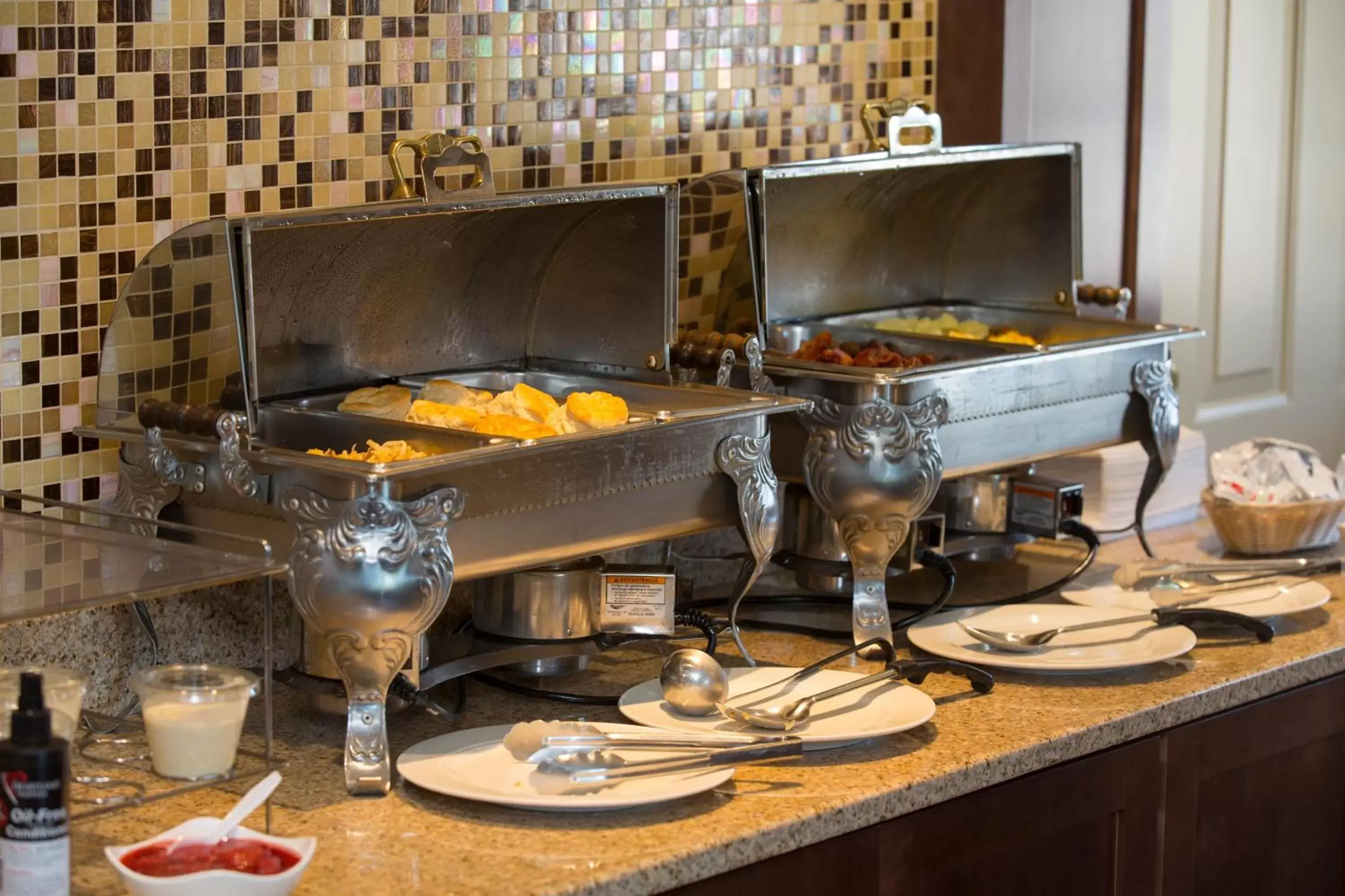 American breakfast in Ivy Court Inn and Suites American breakfast in Ivy Court Inn and Suites