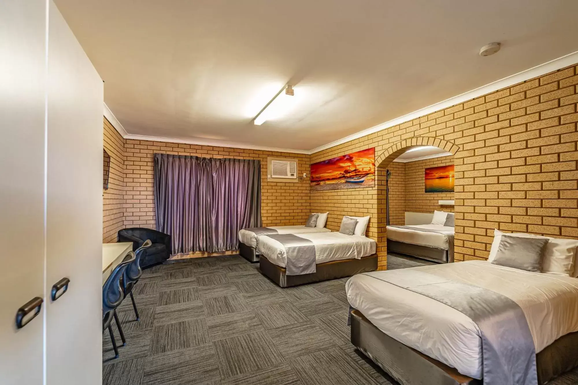 Property building, Bed in Carnarvon Motel