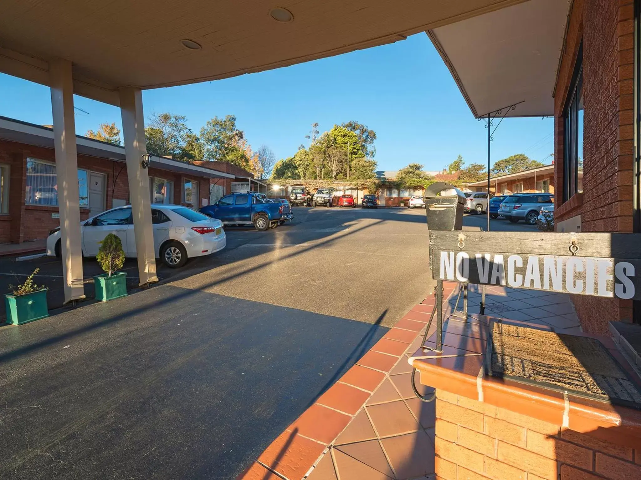 Lobby or reception, Swimming Pool in 3 Sisters Motel