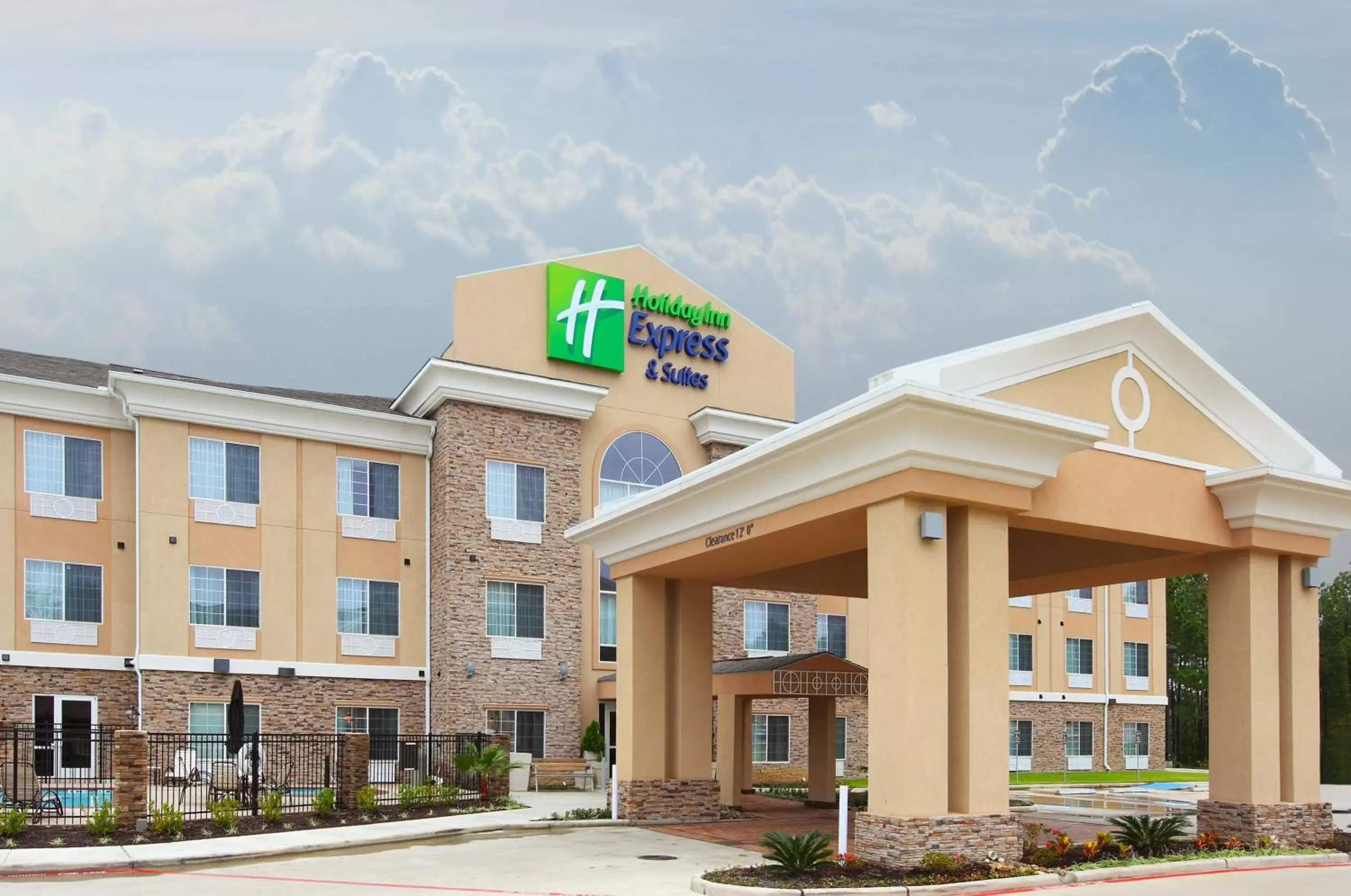 Property Building in Holiday Inn Express Hotel & Suites Carthage, an IHG Hotel