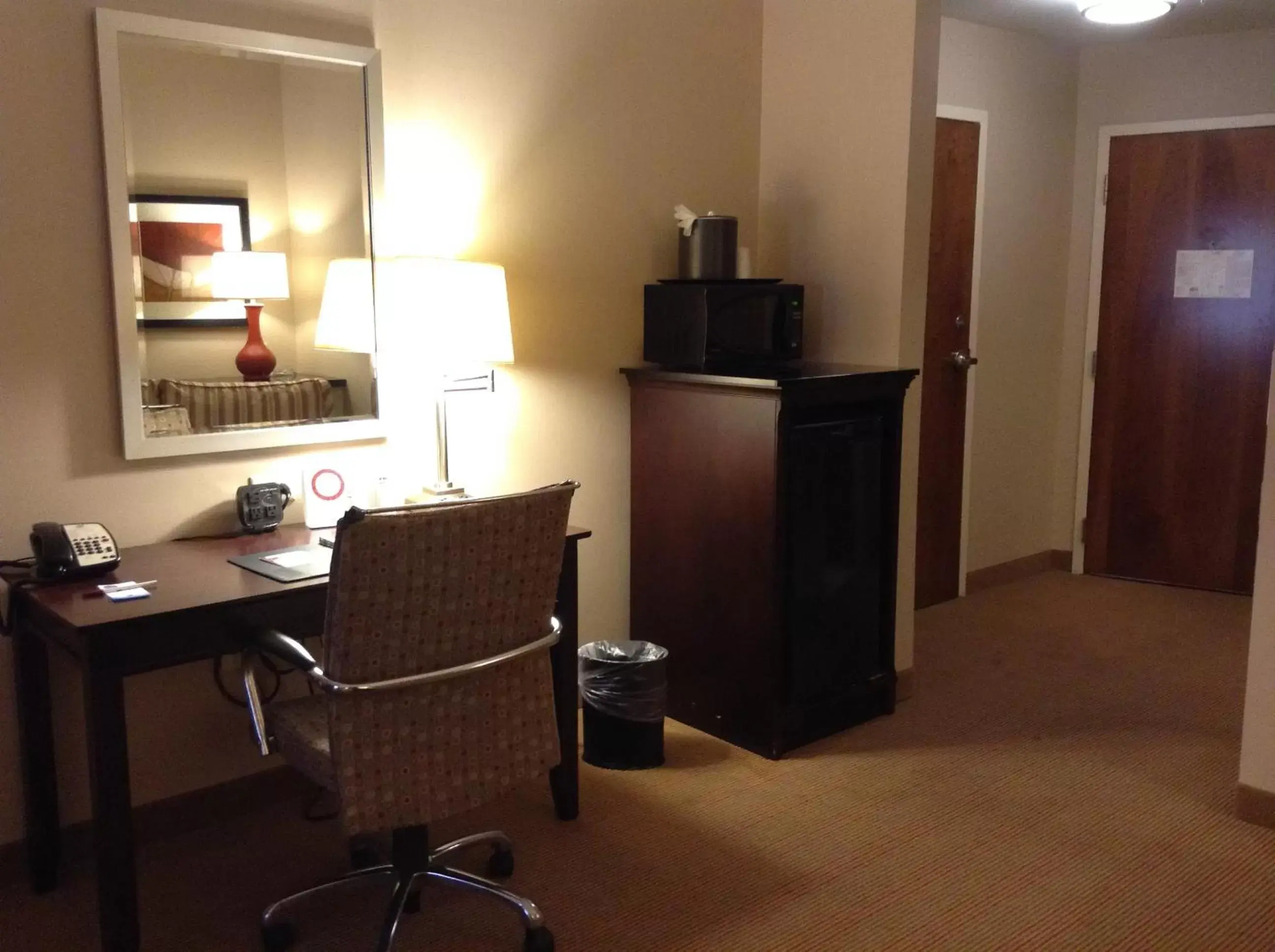Seating area, TV/Entertainment Center in Holiday Inn - Indianapolis Downtown, an IHG Hotel
