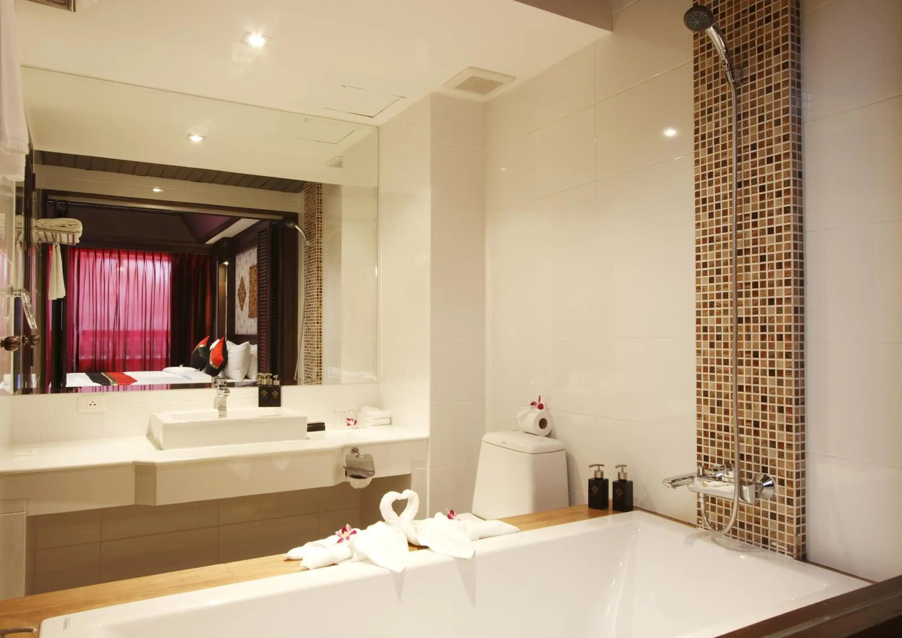 Bathroom in Rayaburi Hotel, Patong