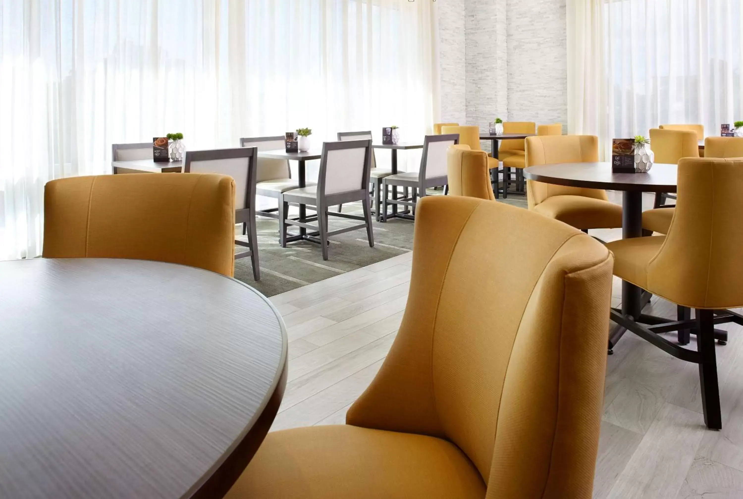 Restaurant/places to eat, Lounge/Bar in Hyatt Place Miami Airport East