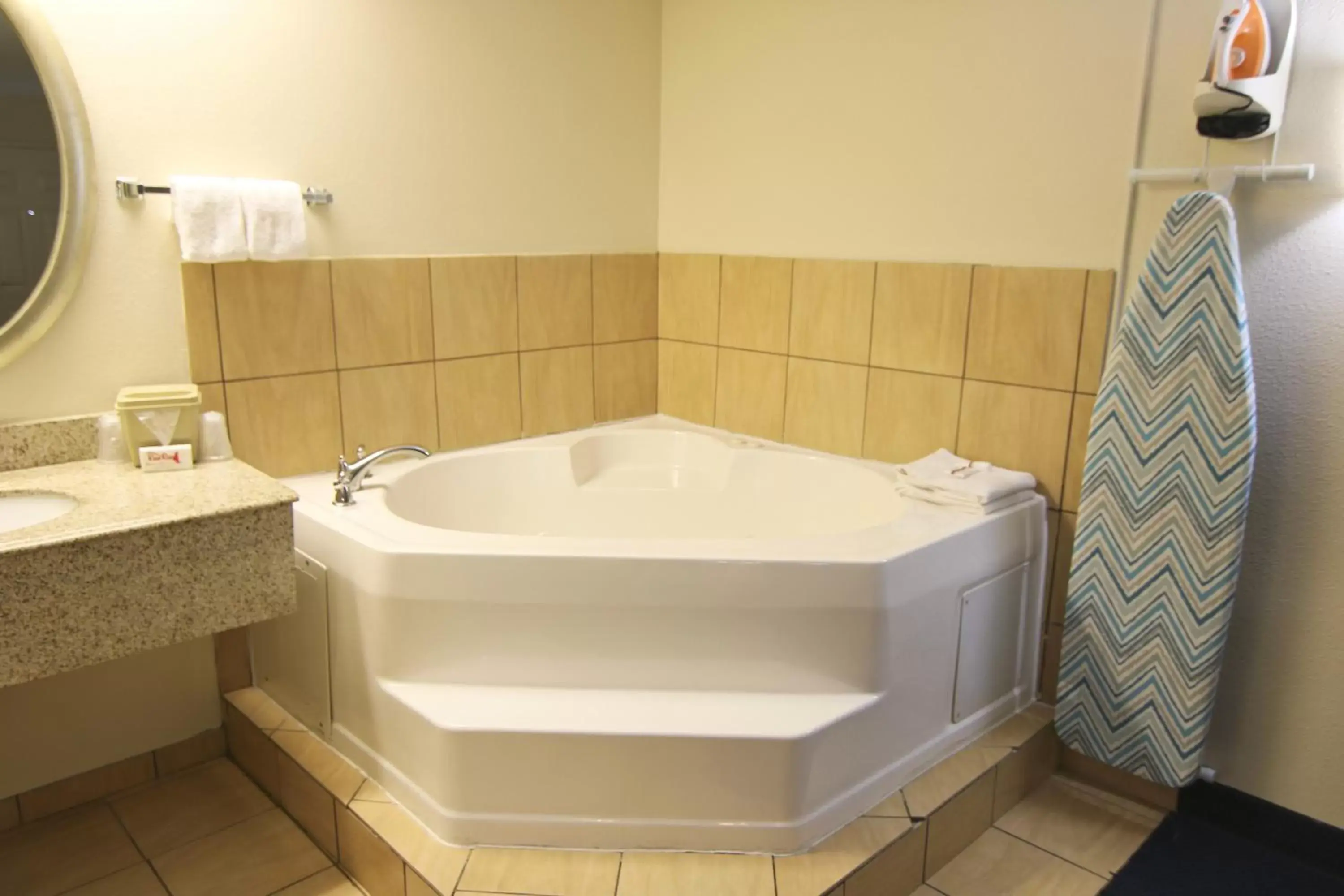 Spa and wellness centre/facilities, Bathroom in Red Roof Inn Somerset, KY