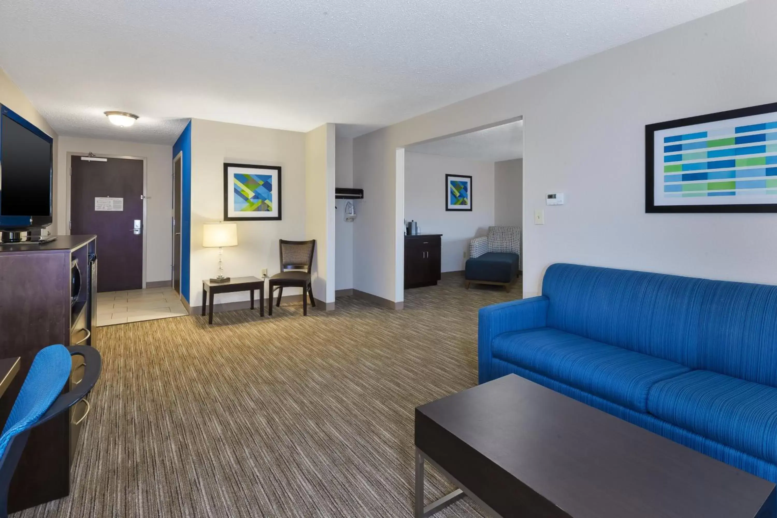 Photo of the whole room, Seating Area in Holiday Inn Express Chillicothe East, an IHG Hotel