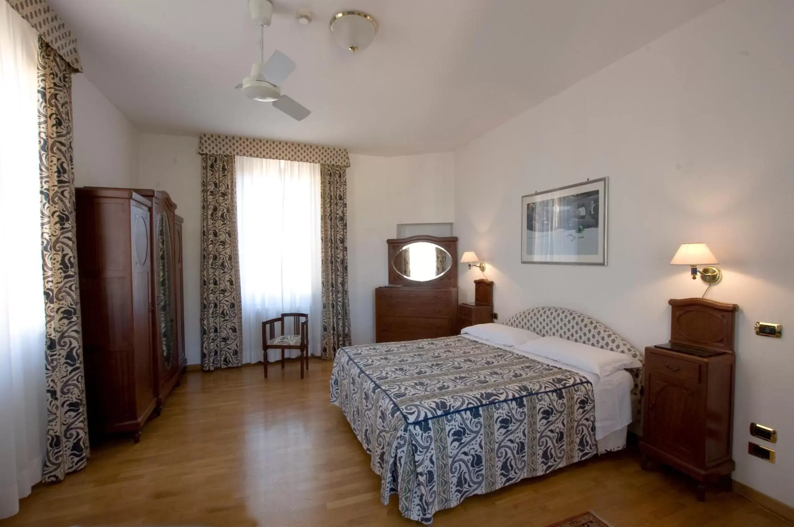 Photo of the whole room, Bed in Albergo Italia