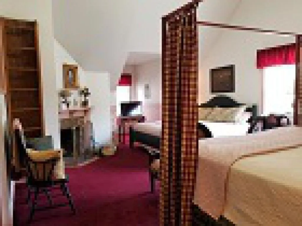 Superior Quadruple Room in Aldrich House Bed & Breakfast