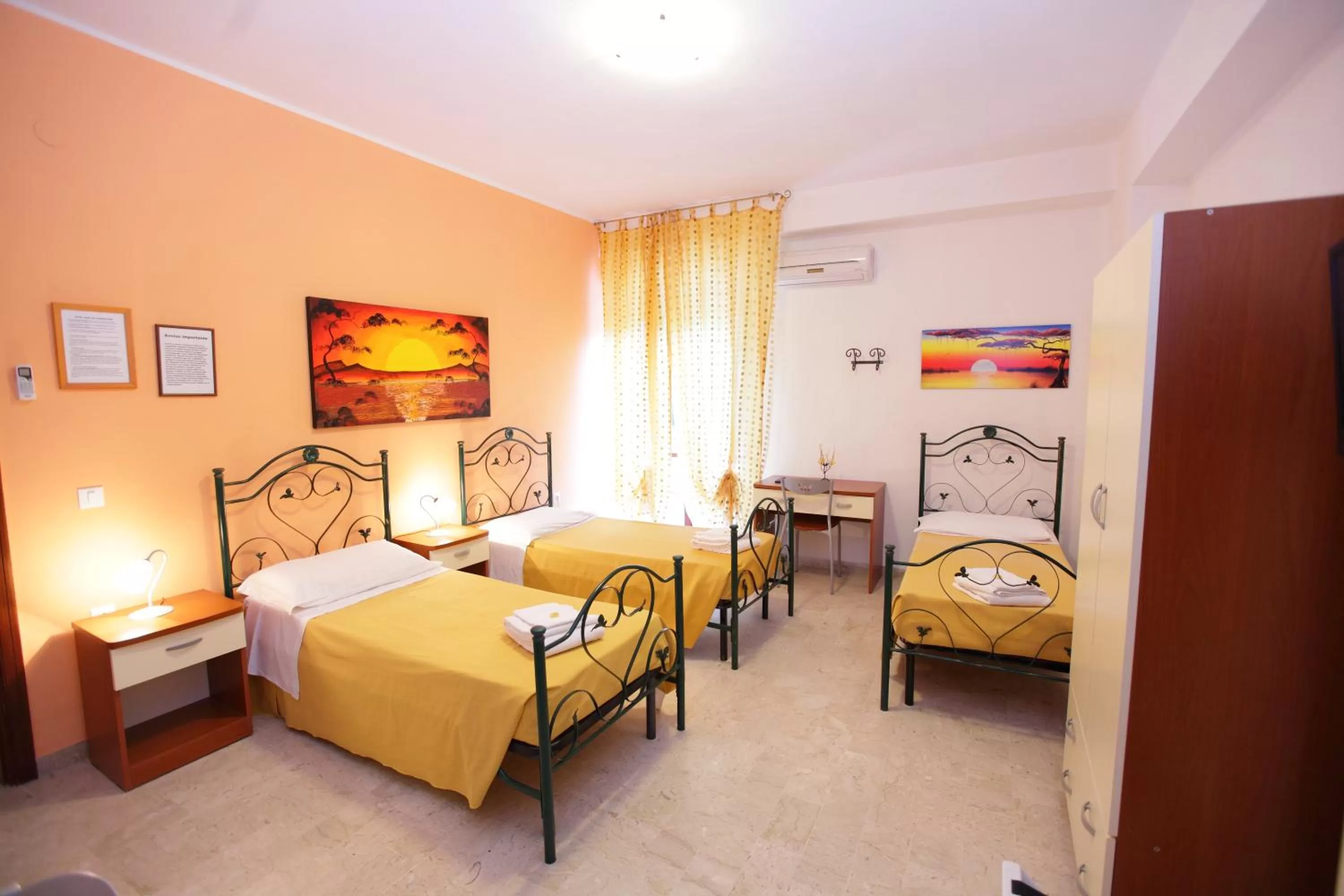 People, Bed in L'attico affittacamere B&B