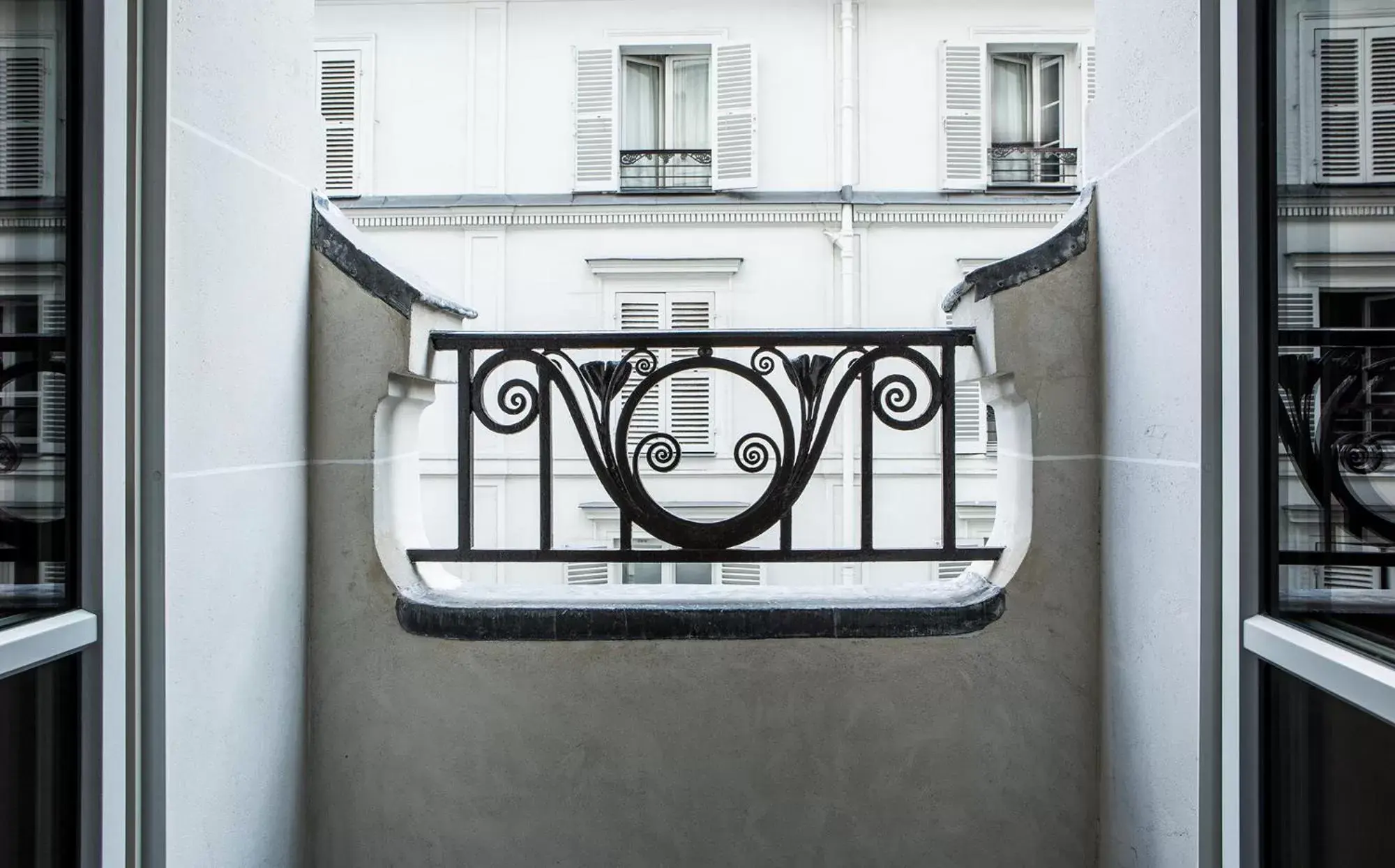 Patio in Hôtel du Rond-point des Champs-Élysées - Esprit de France