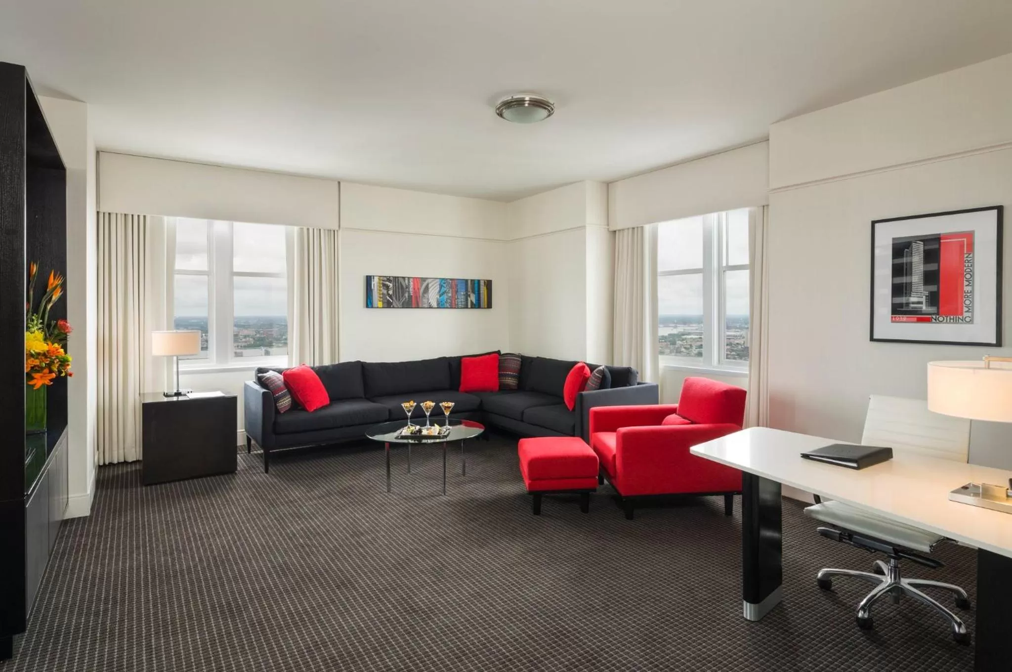 Photo of the whole room in Loews Philadelphia Hotel