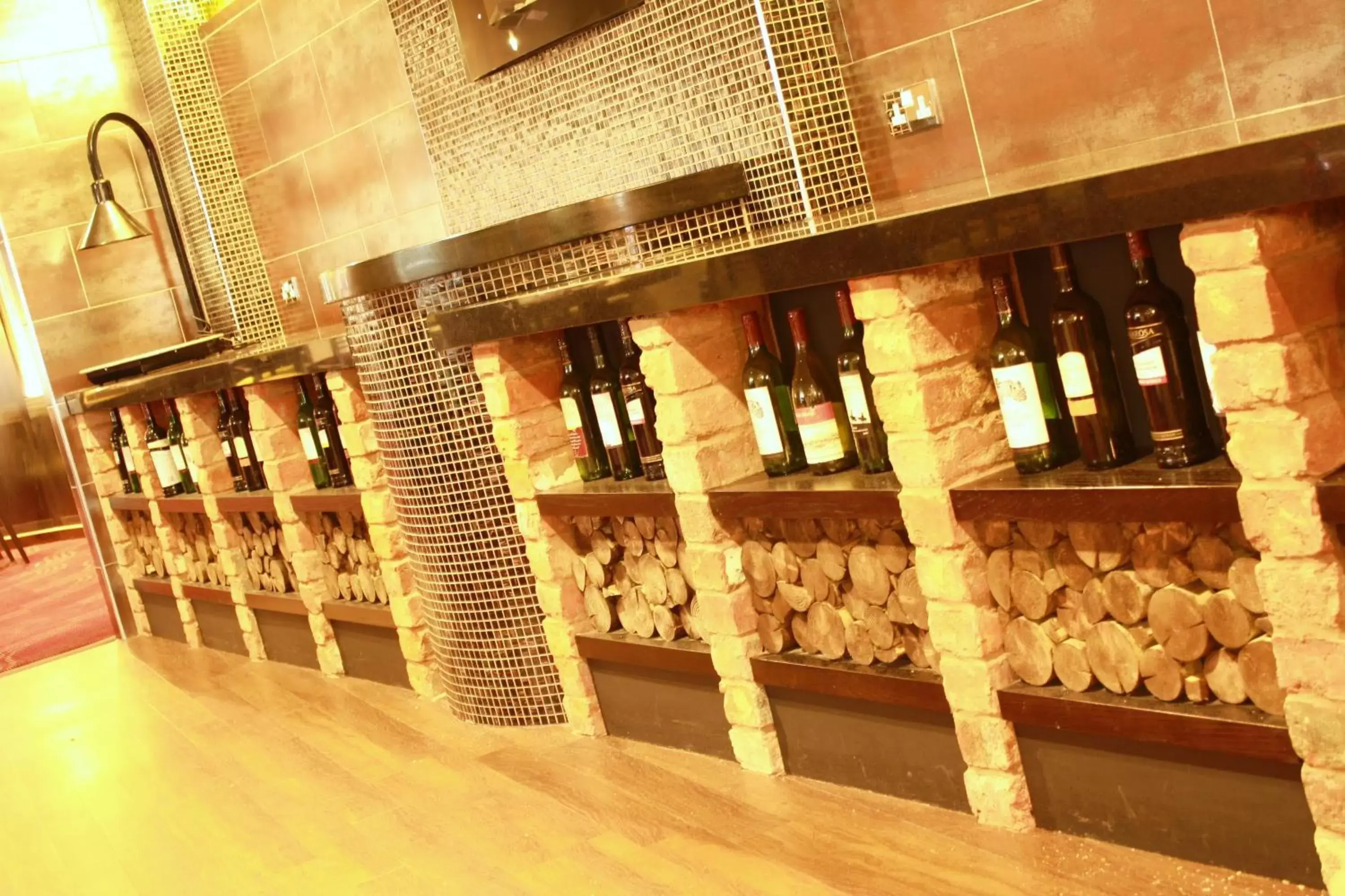 Lounge or bar in Gloucester Robinswood Hotel, BW Signature Collection Lounge or bar in Gloucester Robinswood Hotel, BW Signature Collection