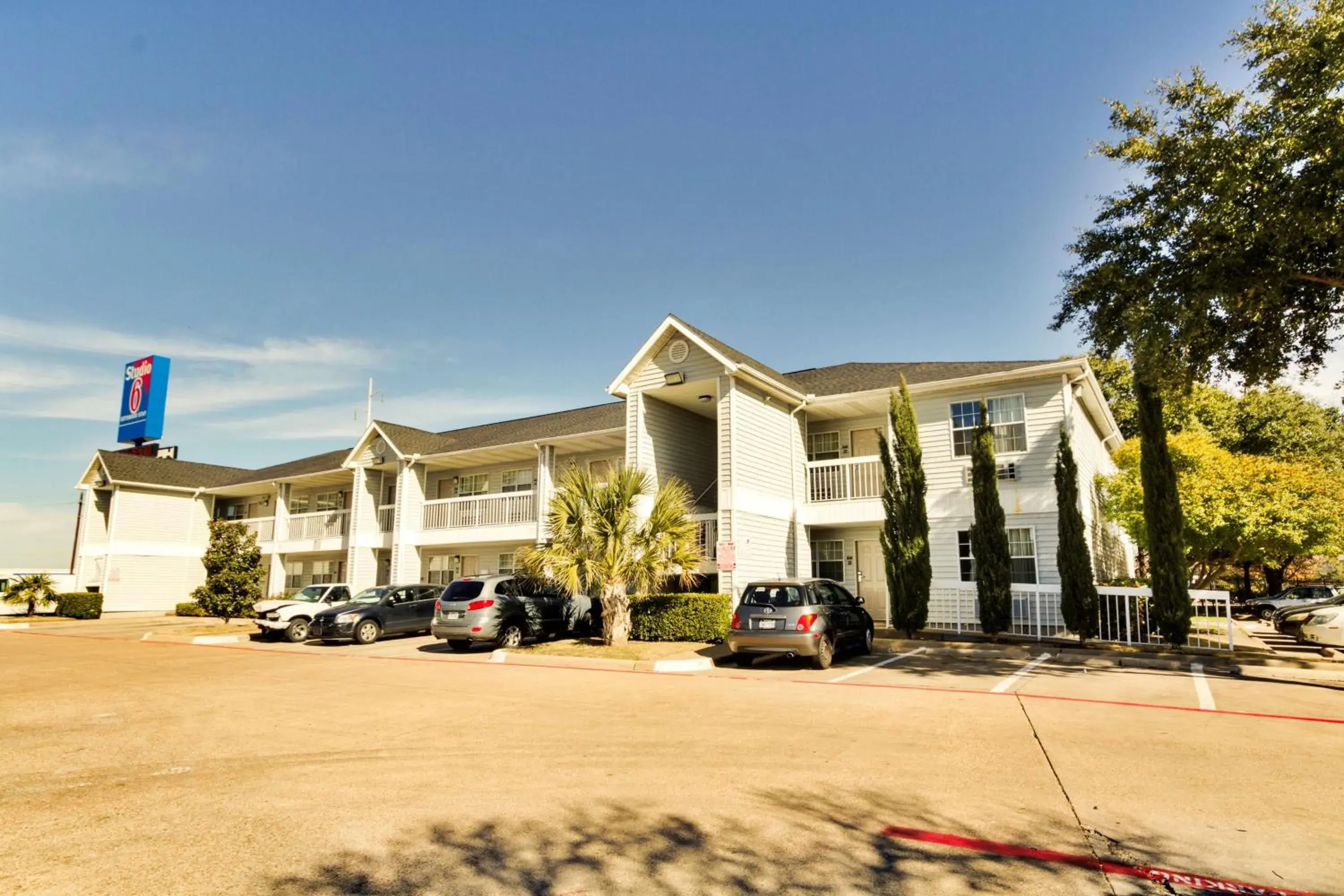 Property building in Studio 6-Dallas, TX - Garland - Northeast Property building in Studio 6-Dallas, TX - Garland - Northeast
