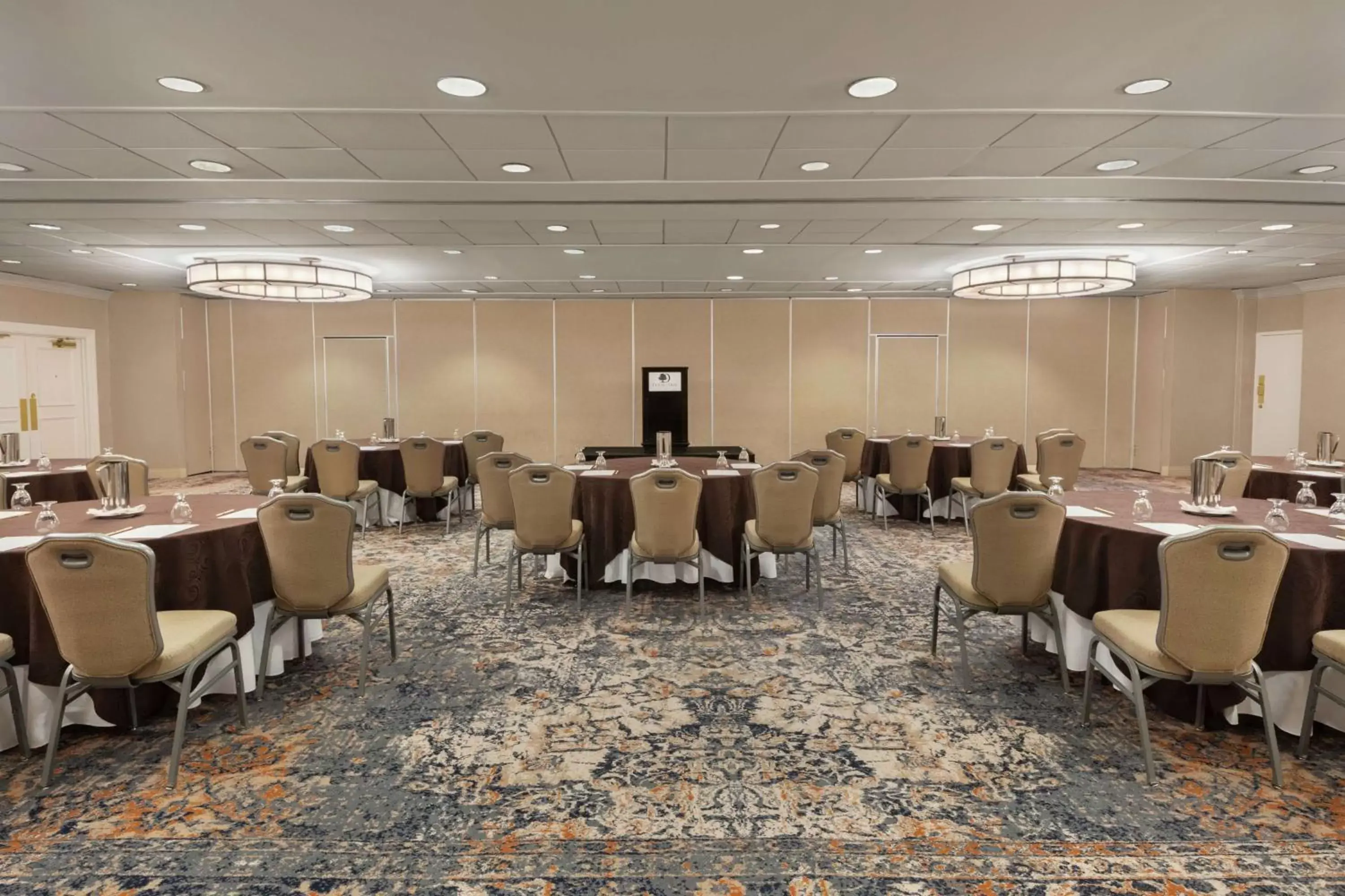 Meeting/conference room, Restaurant/Places to Eat in DoubleTree by Hilton McLean Tysons