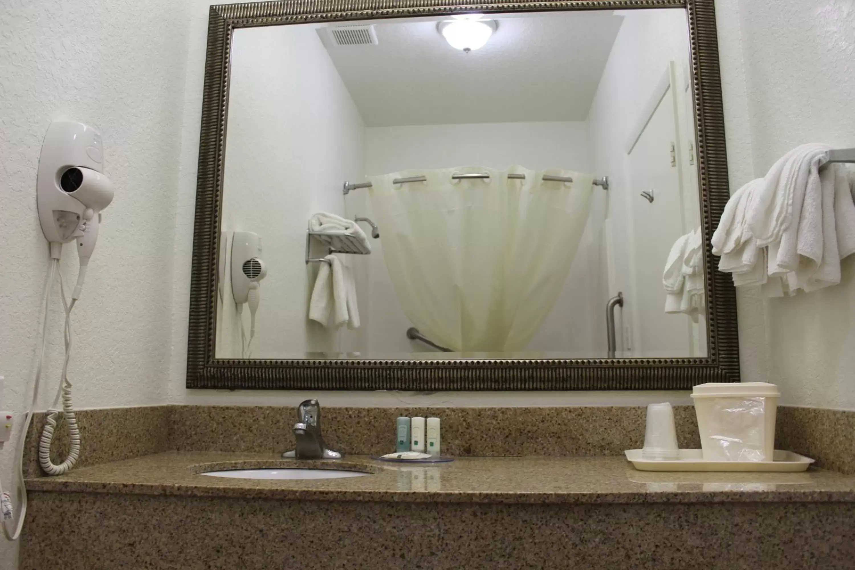 Bathroom in Quality Inn Florida City - Gateway to the Keys