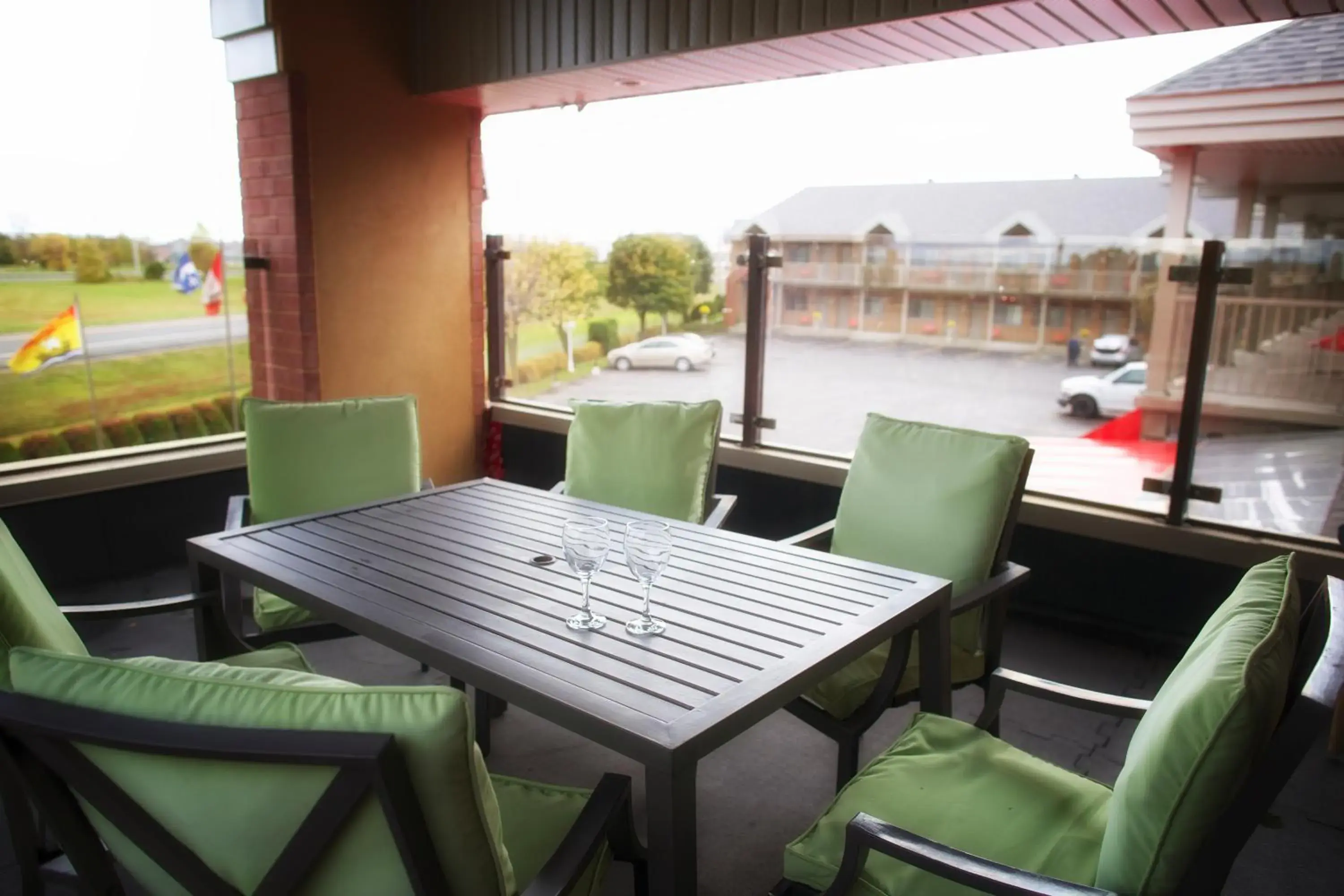 Balcony/Terrace, Restaurant/Places to Eat in Hotel-Motel Drummond