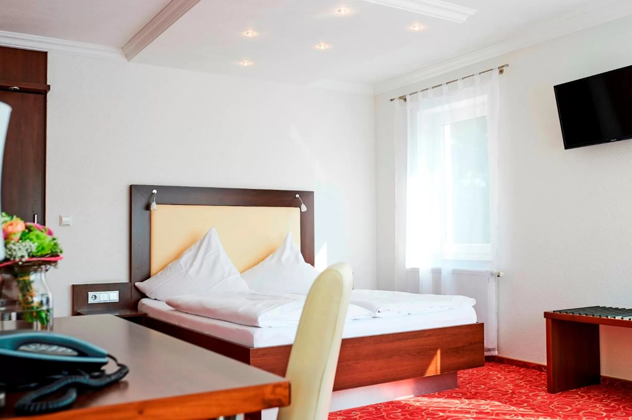 Photo of the whole room, Bed in ALTE LINDE Landhotel & Restaurant