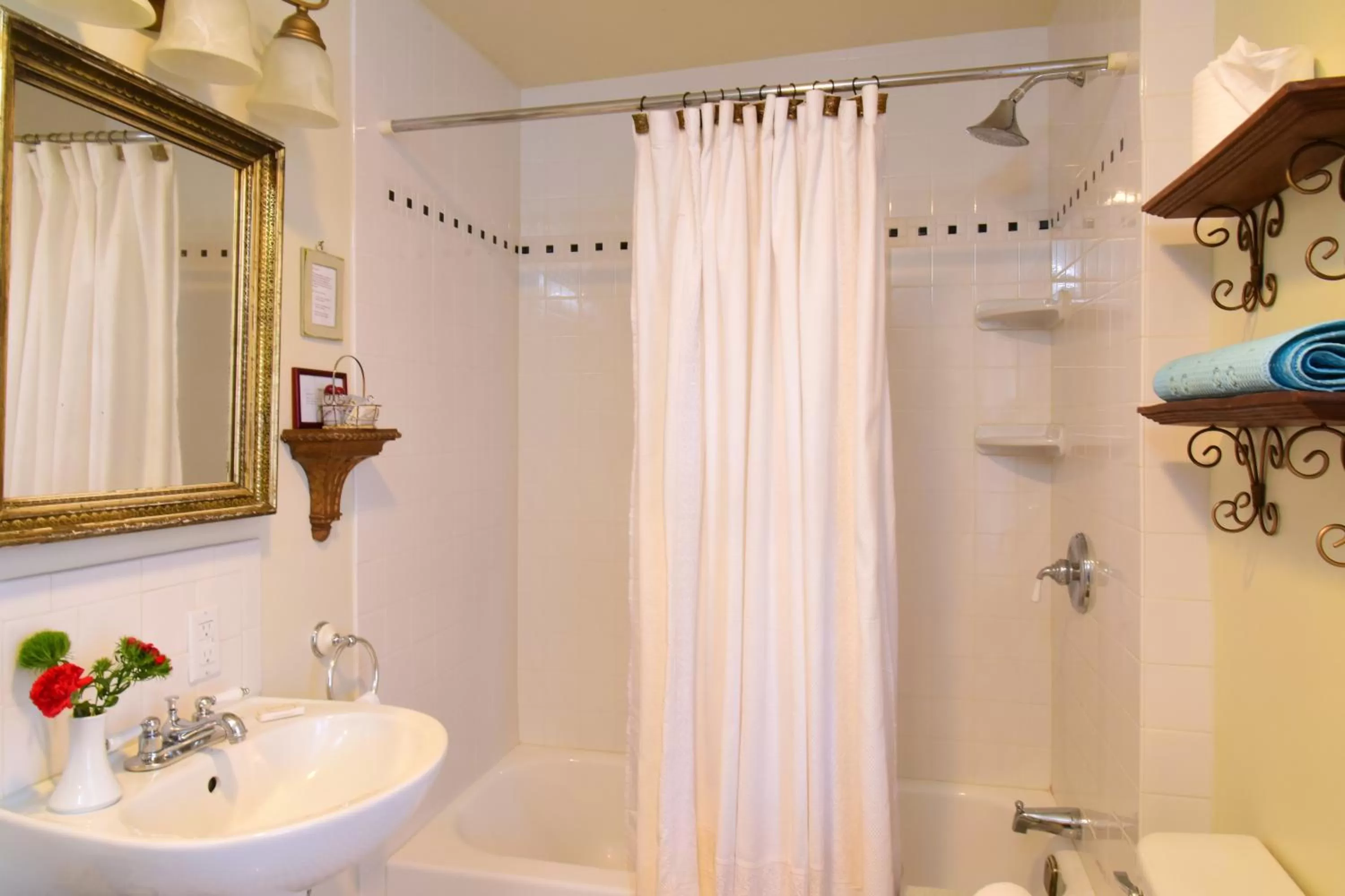 Bathroom in Wainwright Inn