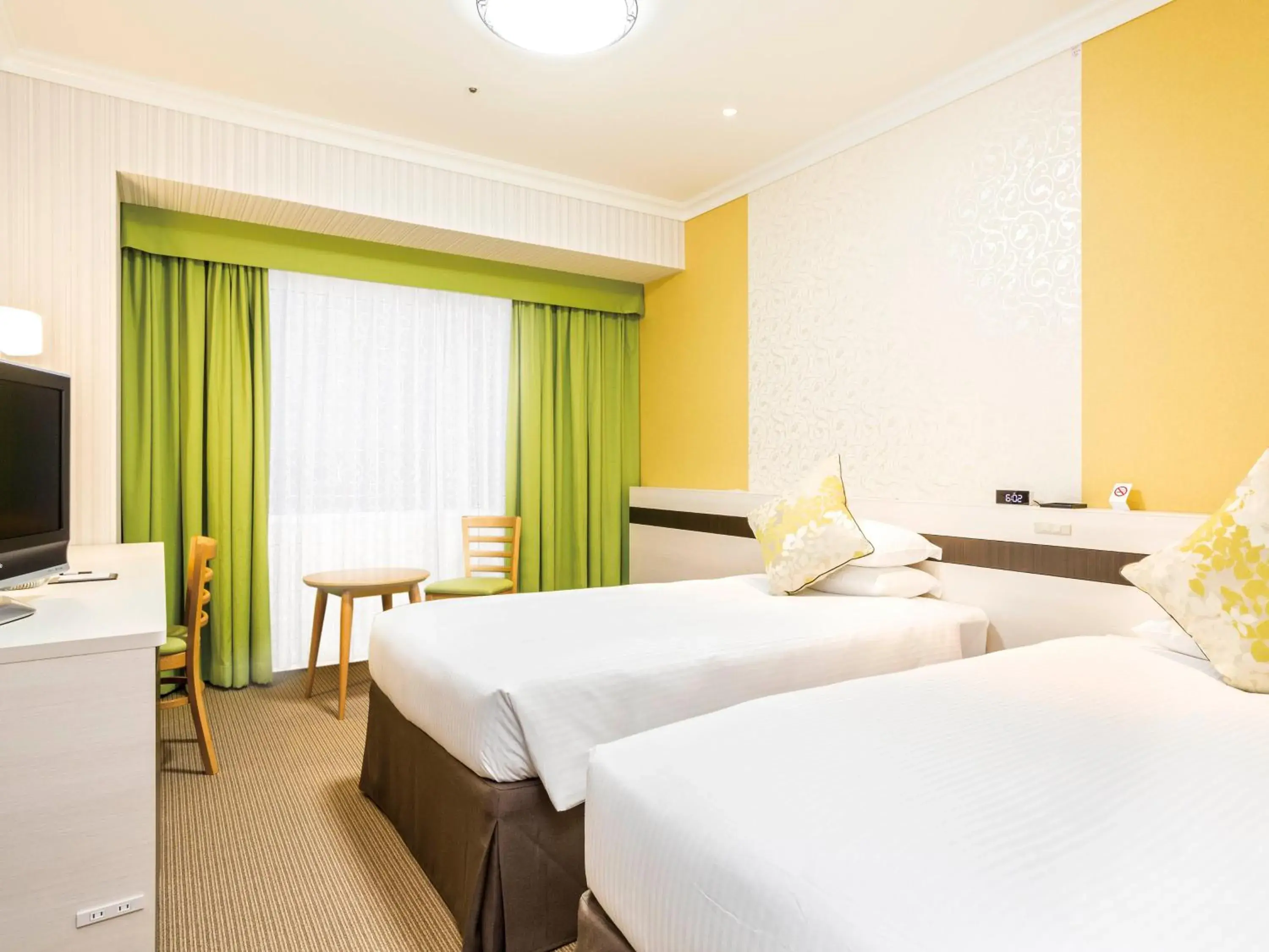 Bedroom, Bed in Oriental Hotel Tokyo Bay