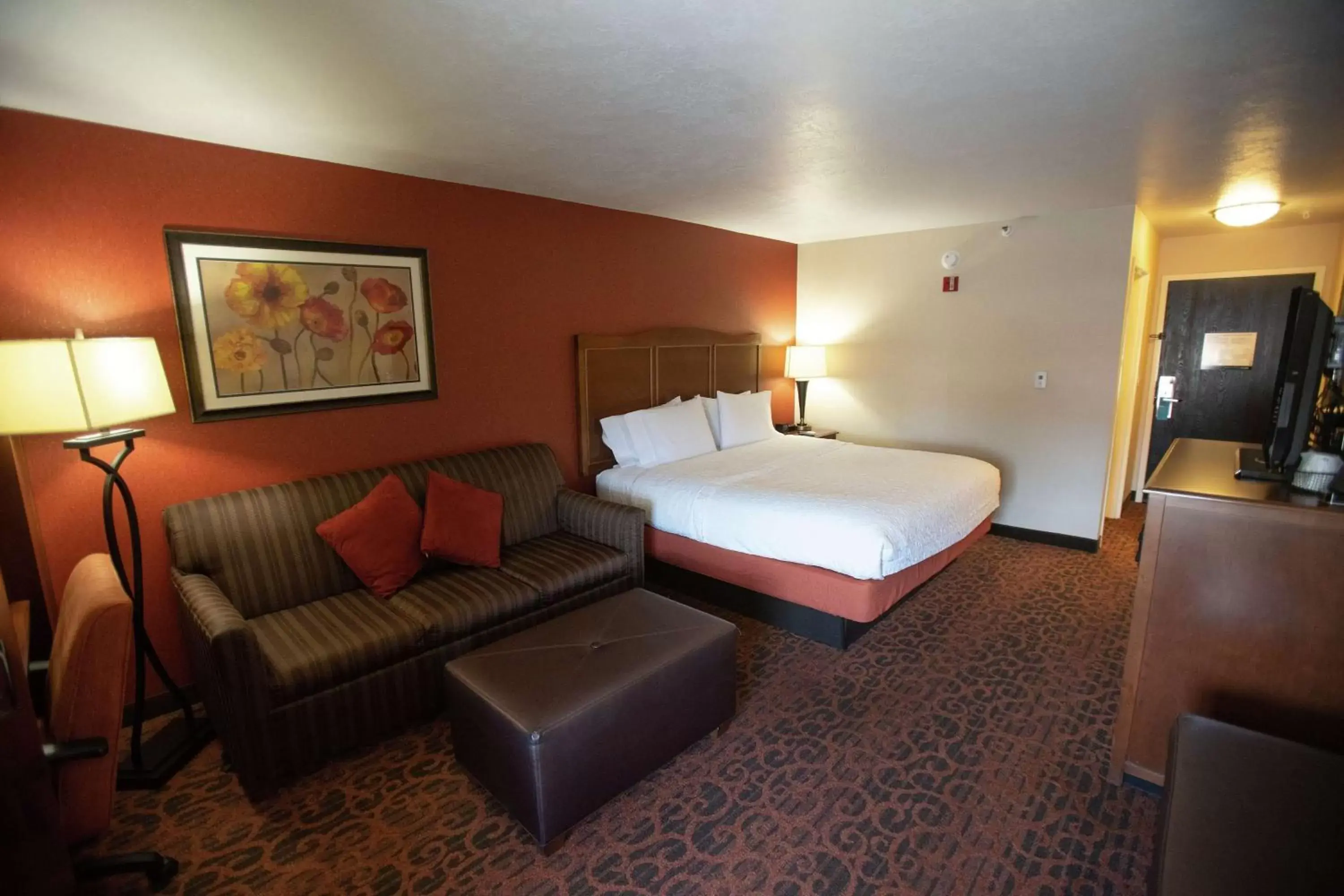 Living room, Bed in Hampton Inn St. George