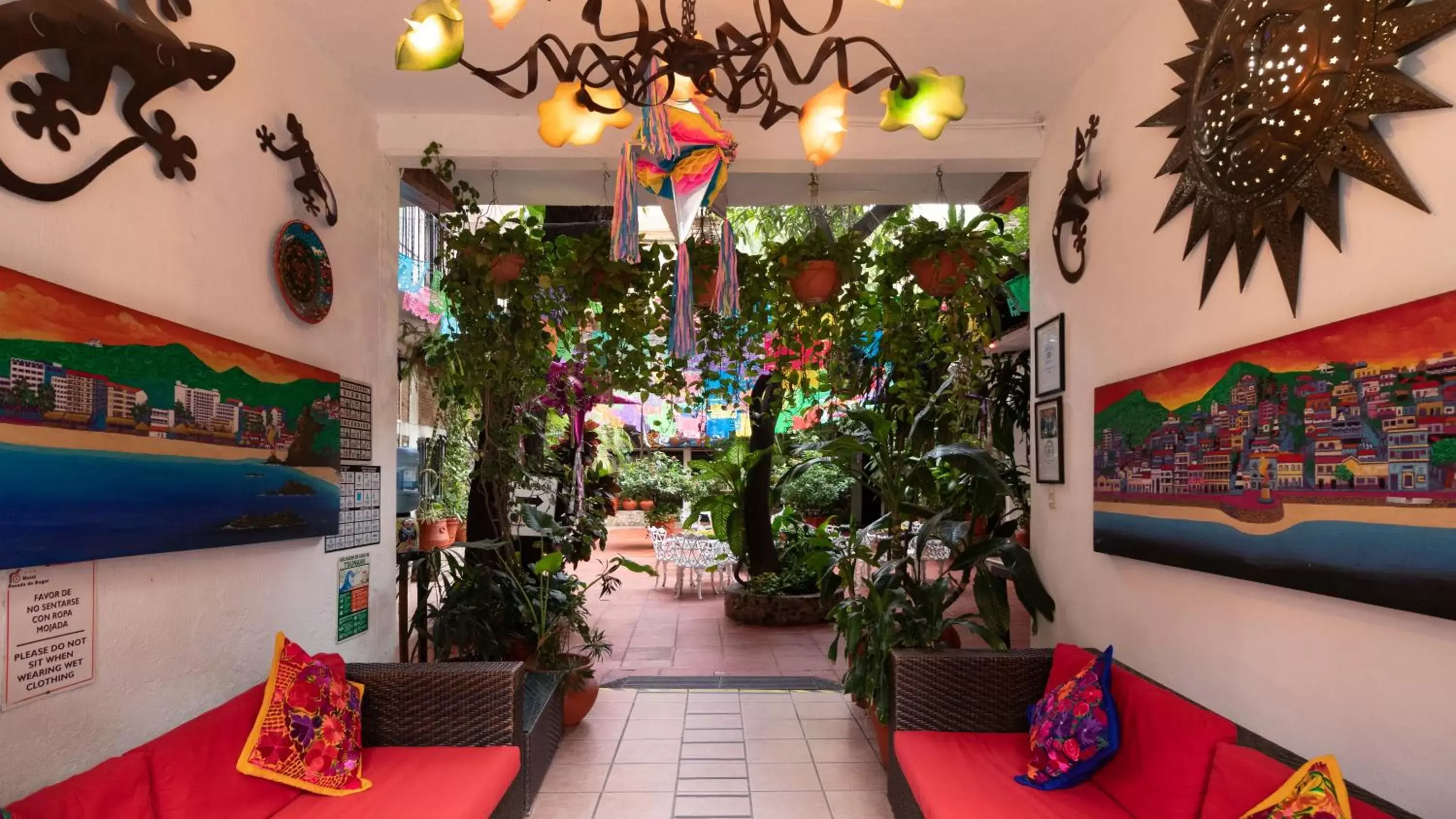 Facade/entrance in Hotel Posada De Roger