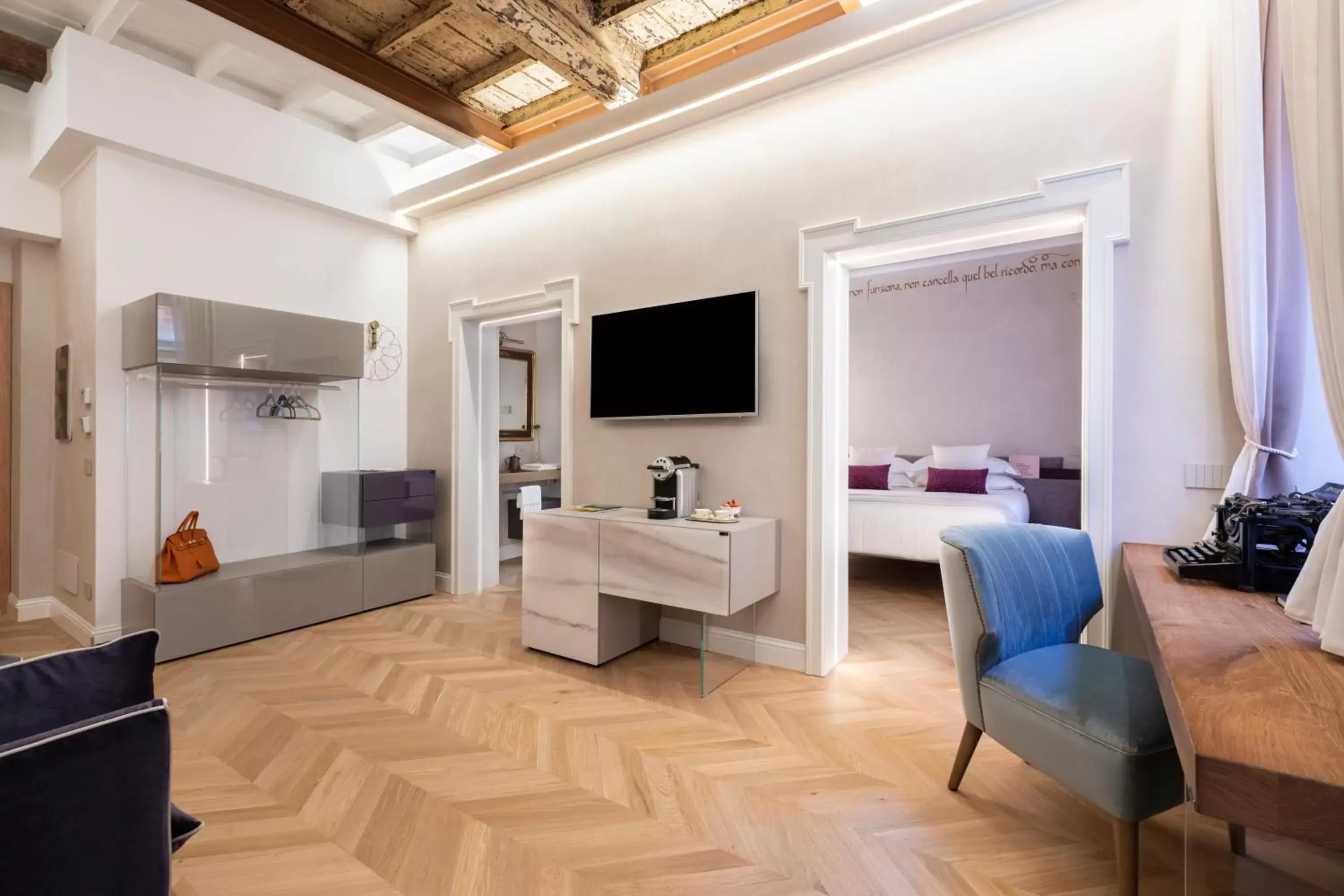Living room, TV/Entertainment Center in Poēsis Experience Hotel