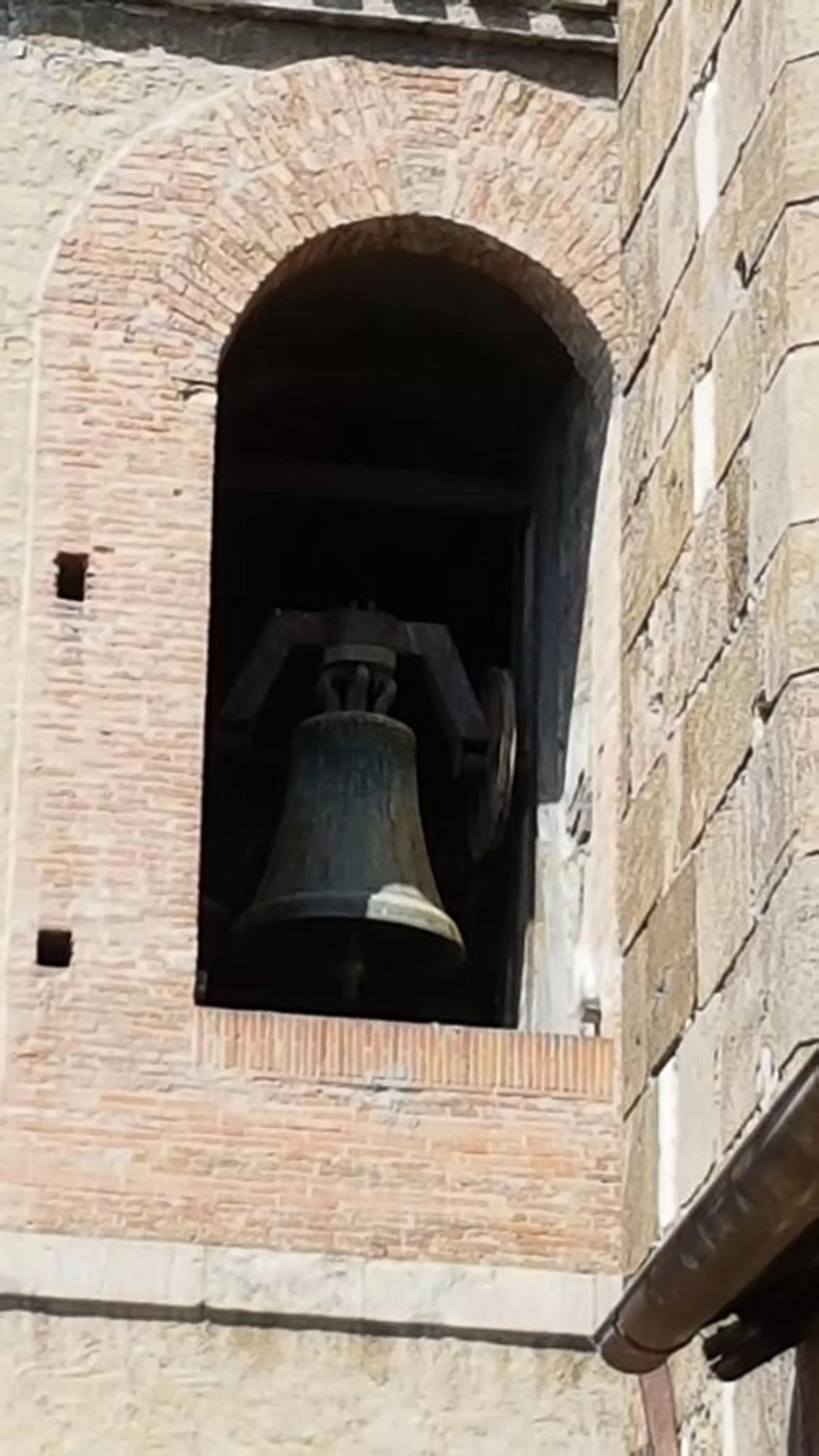 Nearby landmark, Facade/Entrance in Il Miracolo