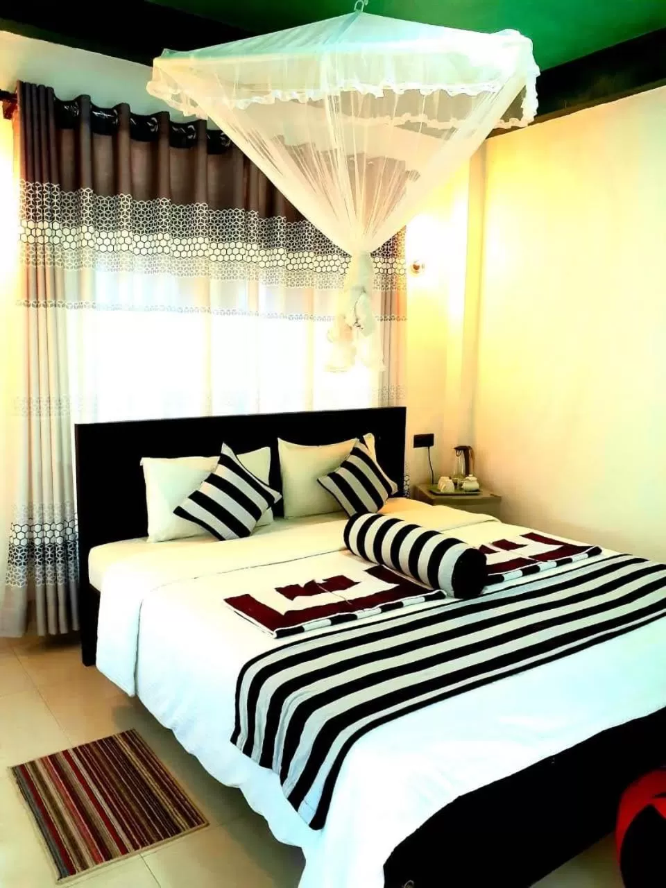 Bedroom, Bed in Green Lantern