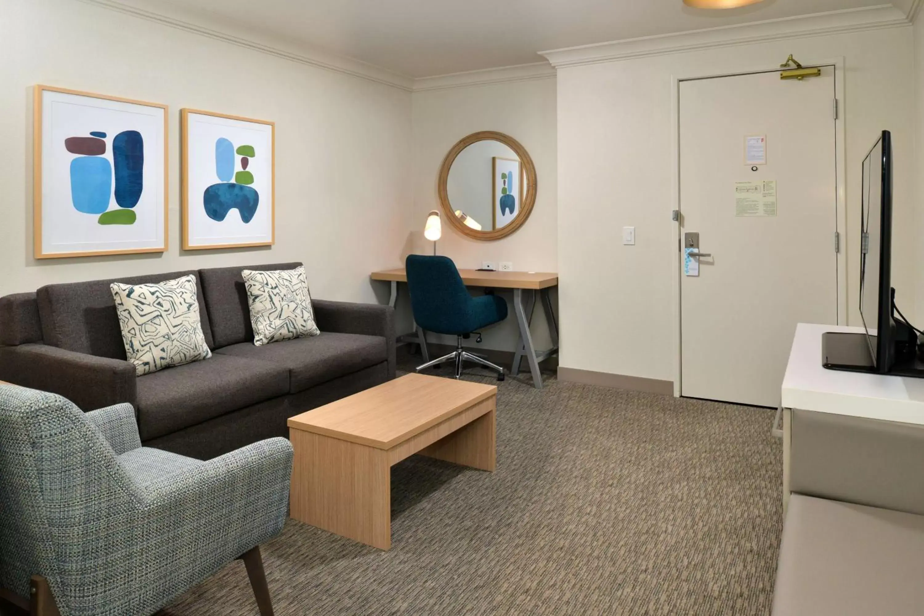 Bedroom, Seating Area in Hilton Garden Inn Napa