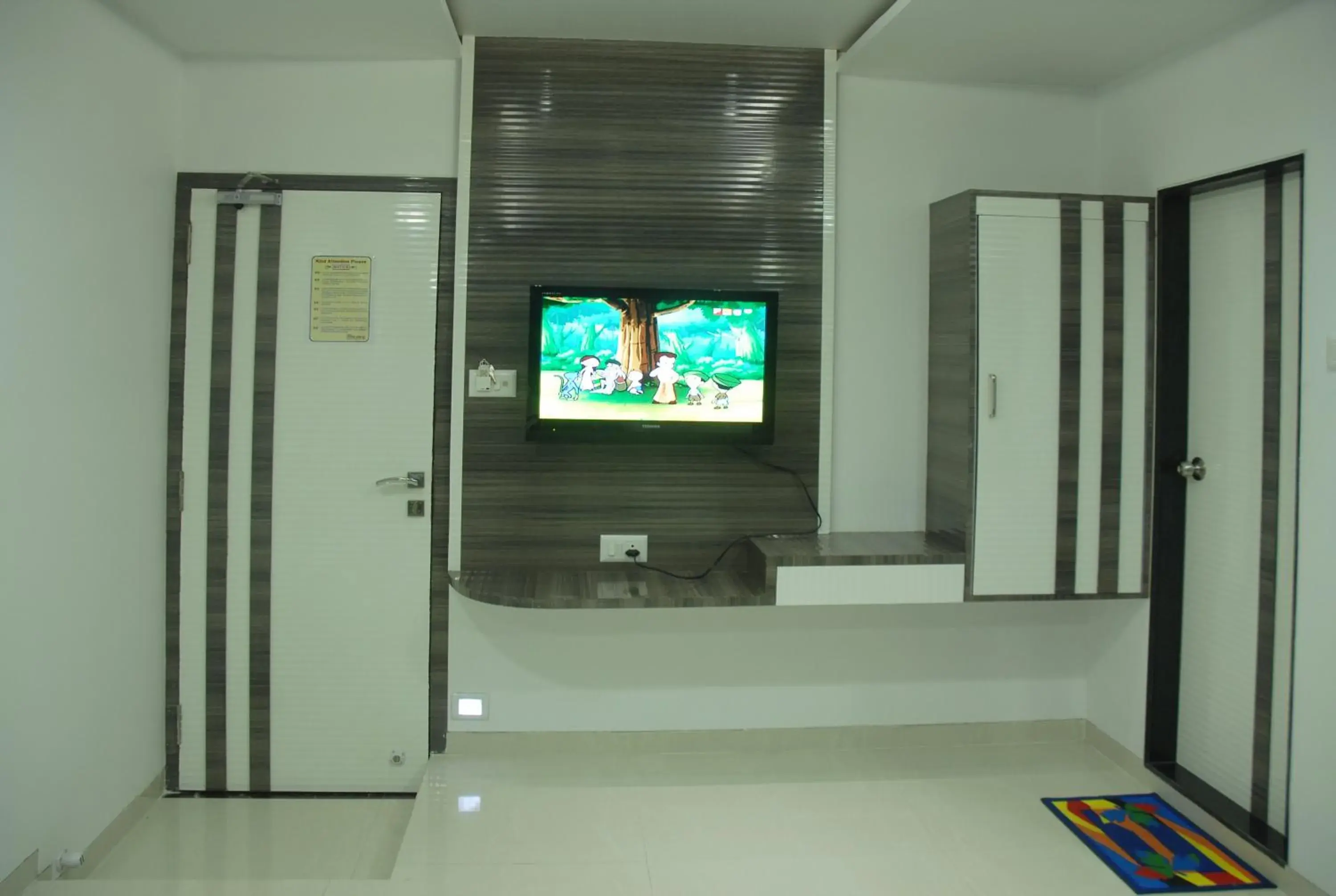 Photo of the whole room, TV/Entertainment Center in Hotel City View