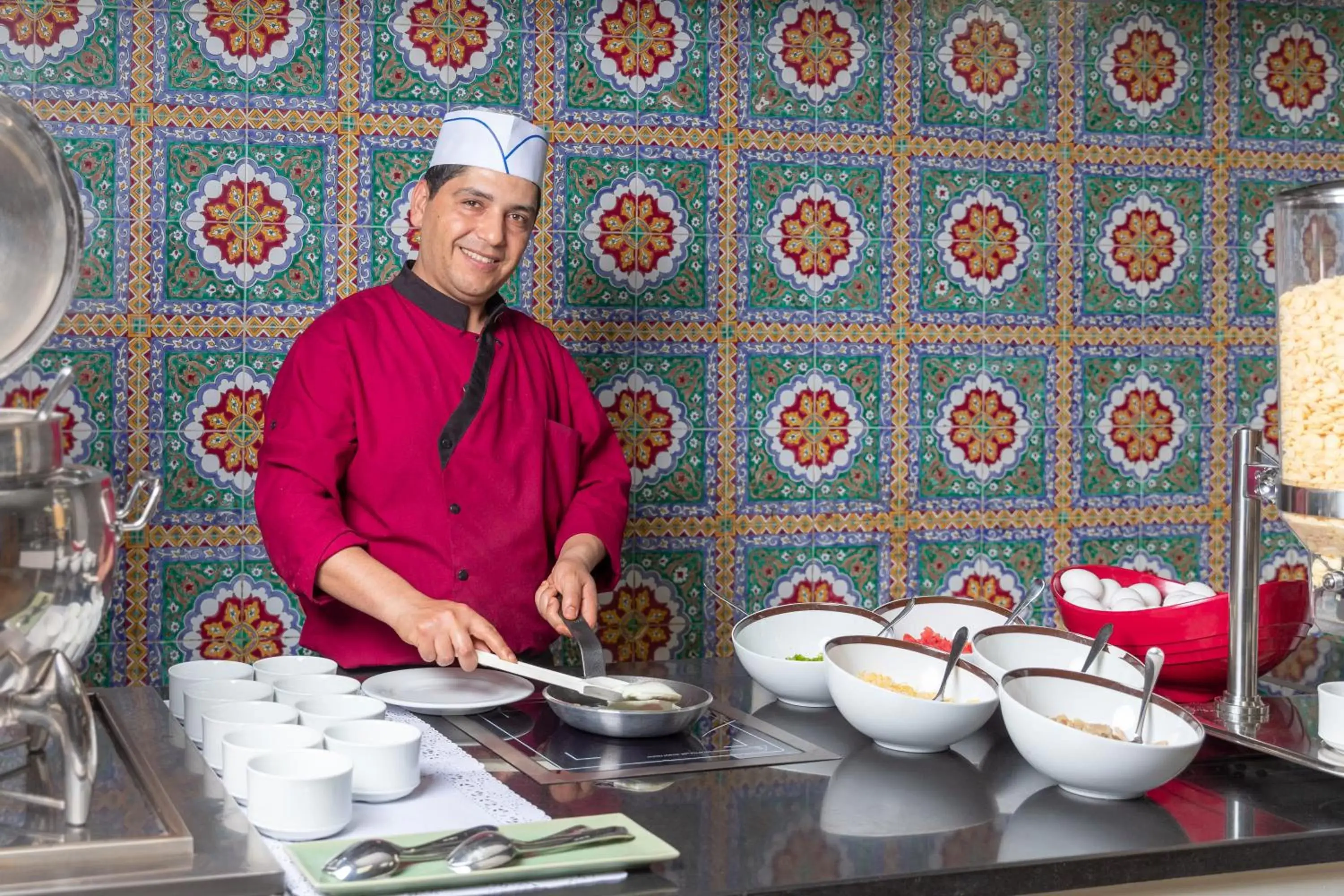 Staff in Golden Tulip El Mechtel