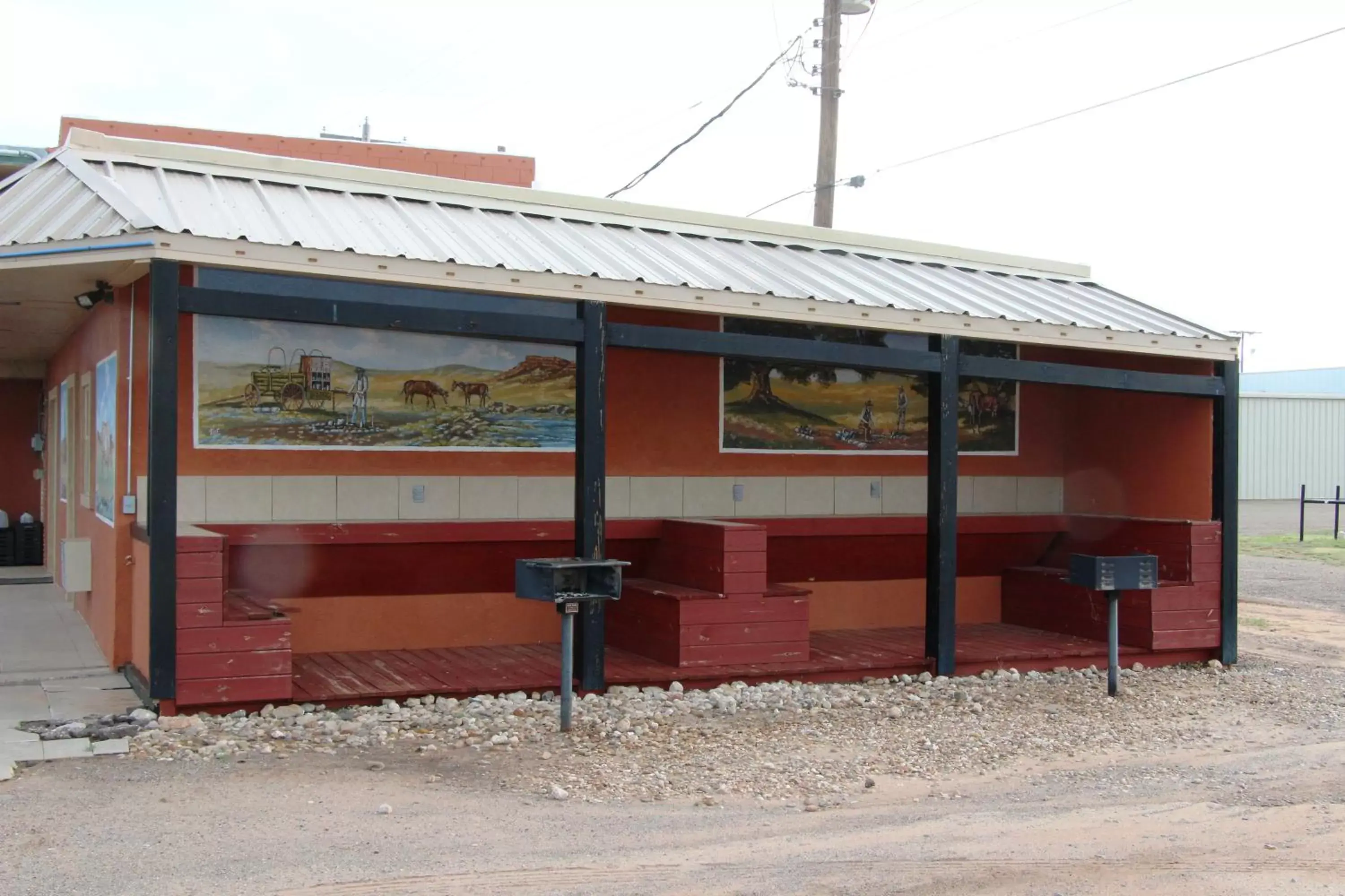 BBQ facilities, Property Building in Western Motel