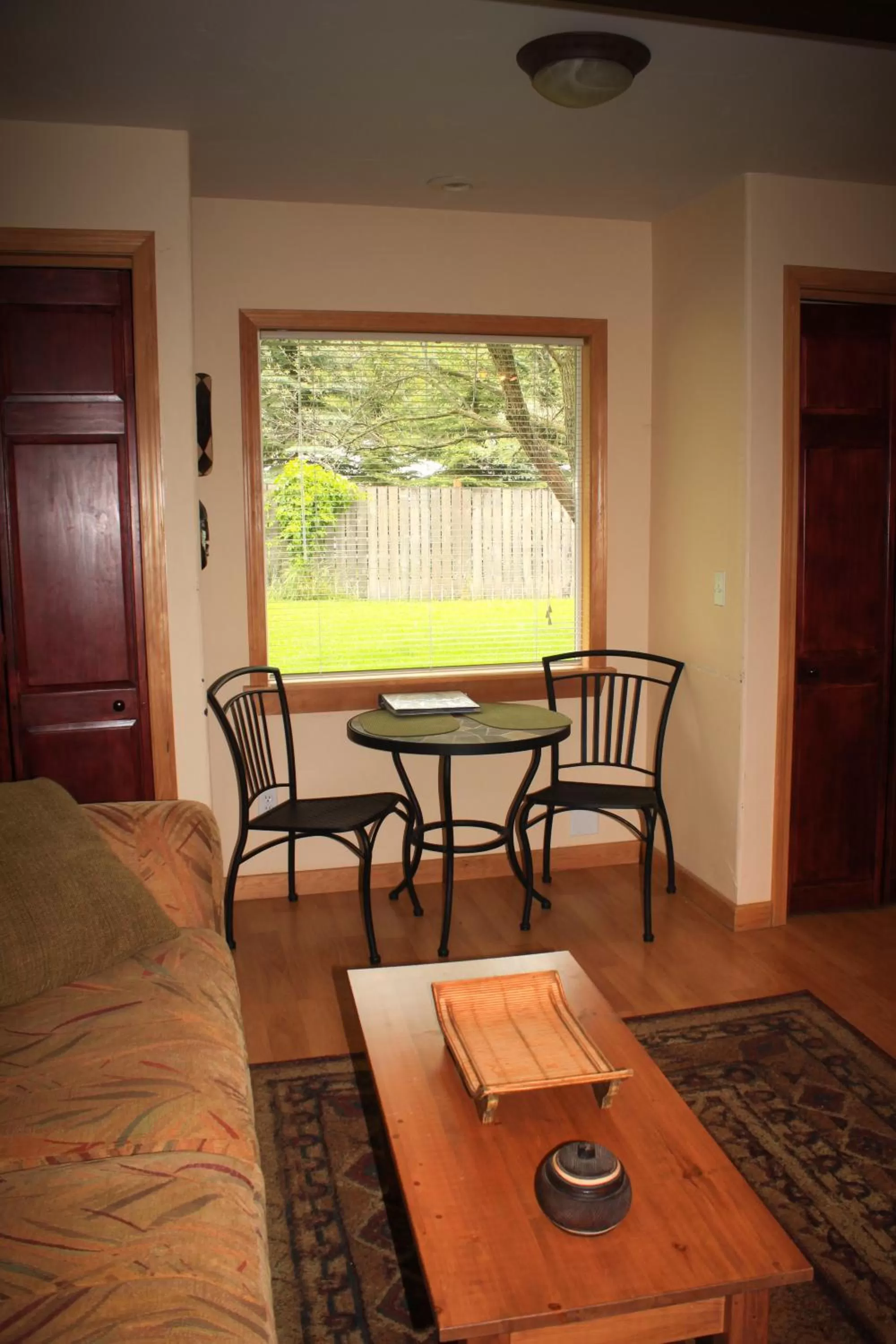 Living room in The Islander Inn