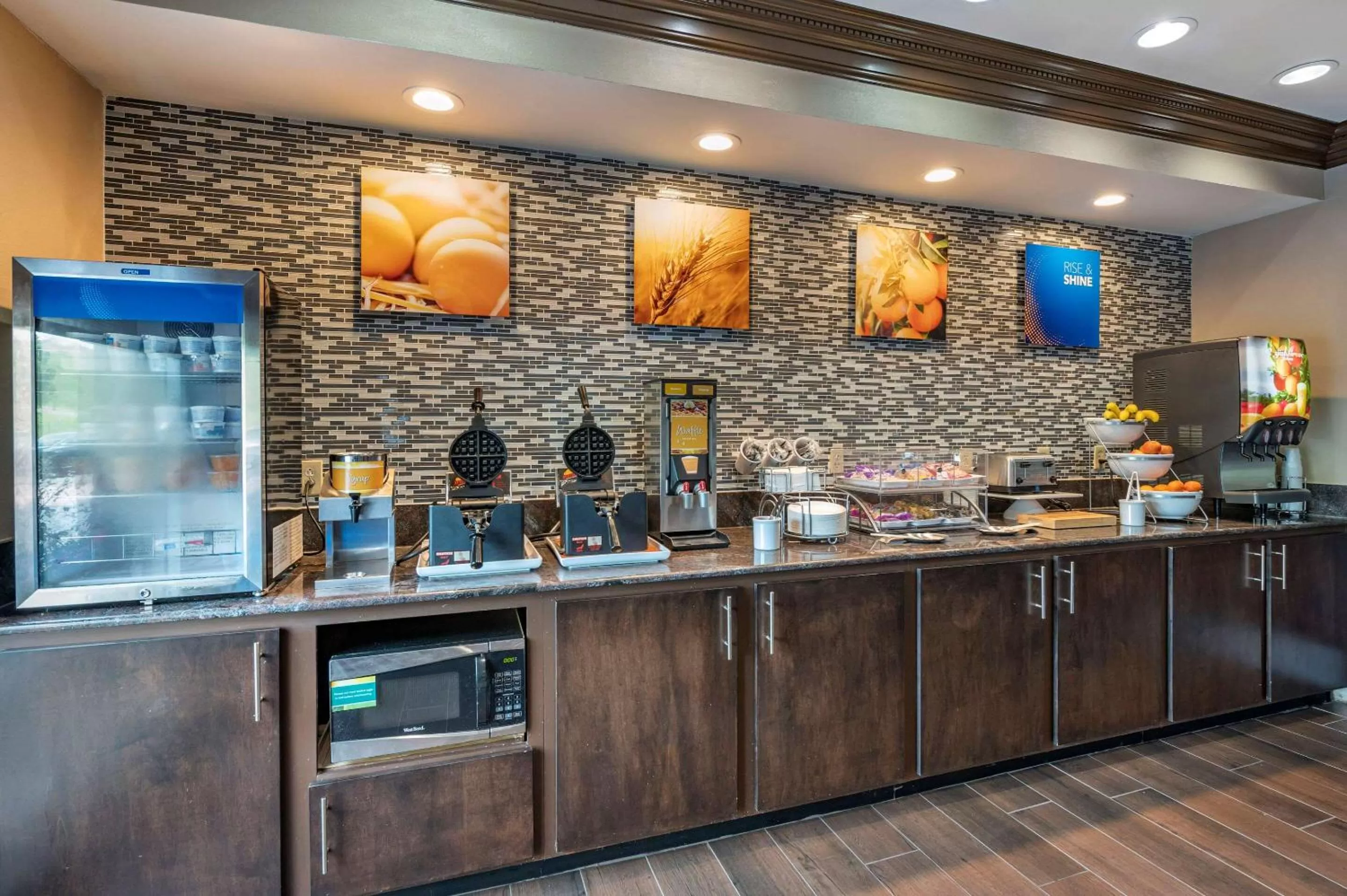 Restaurant/places to eat in Comfort Inn & Suites Cincinnati Uptown Clifton