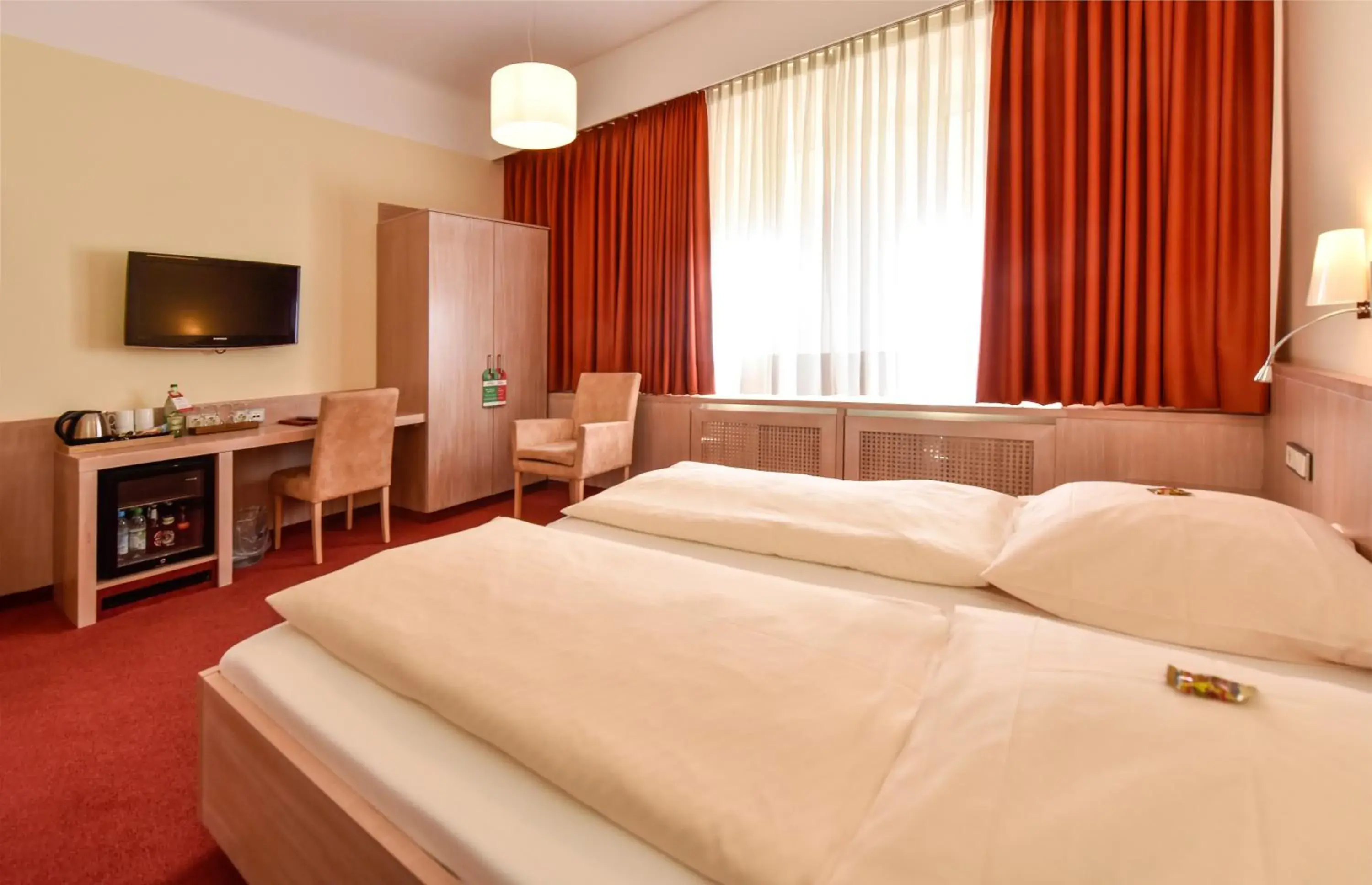 Photo of the whole room, Bed in Hotel ADRIA München Photo of the whole room, Bed in Hotel ADRIA München