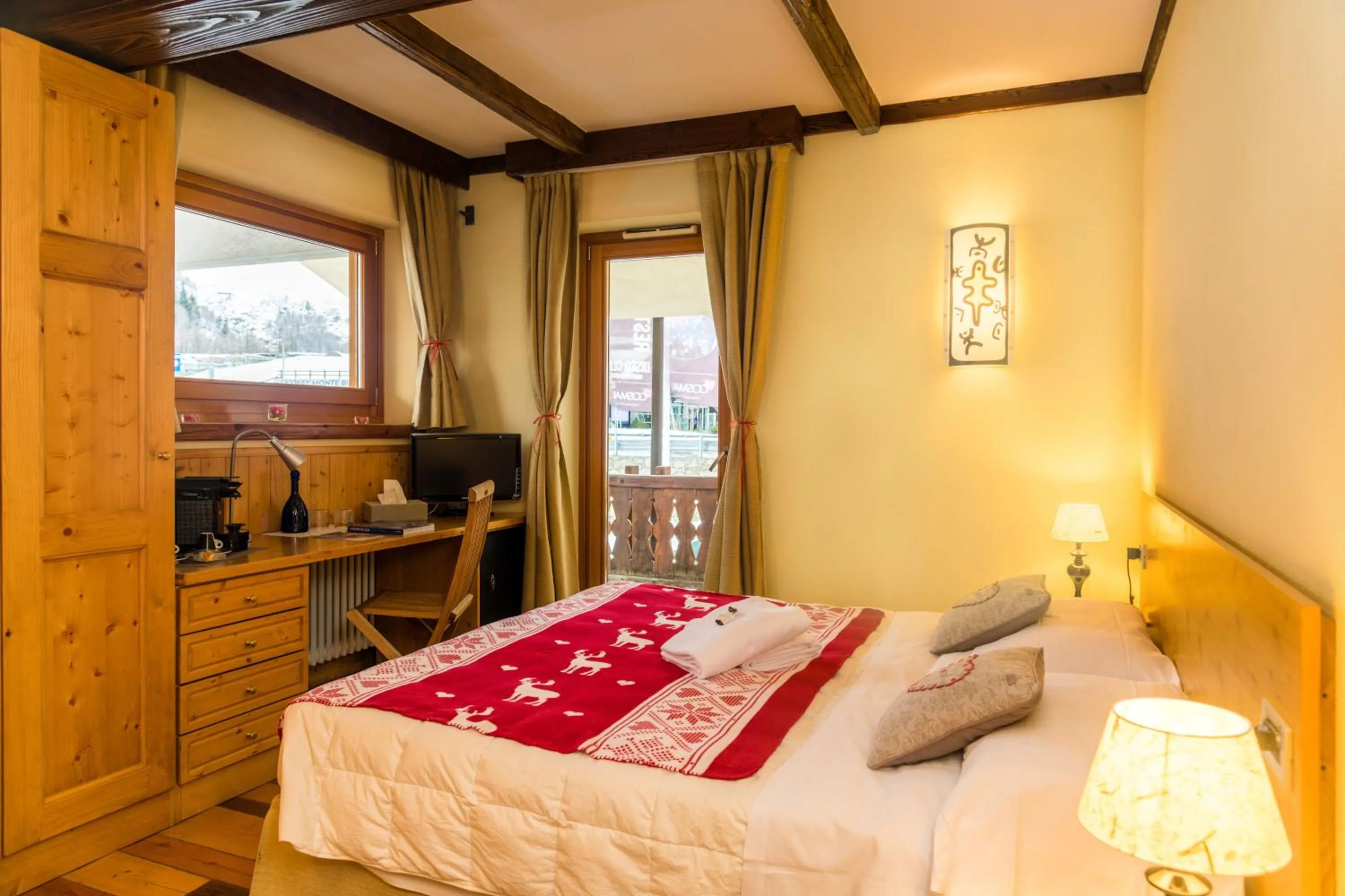 Bed in Shatush Hotel