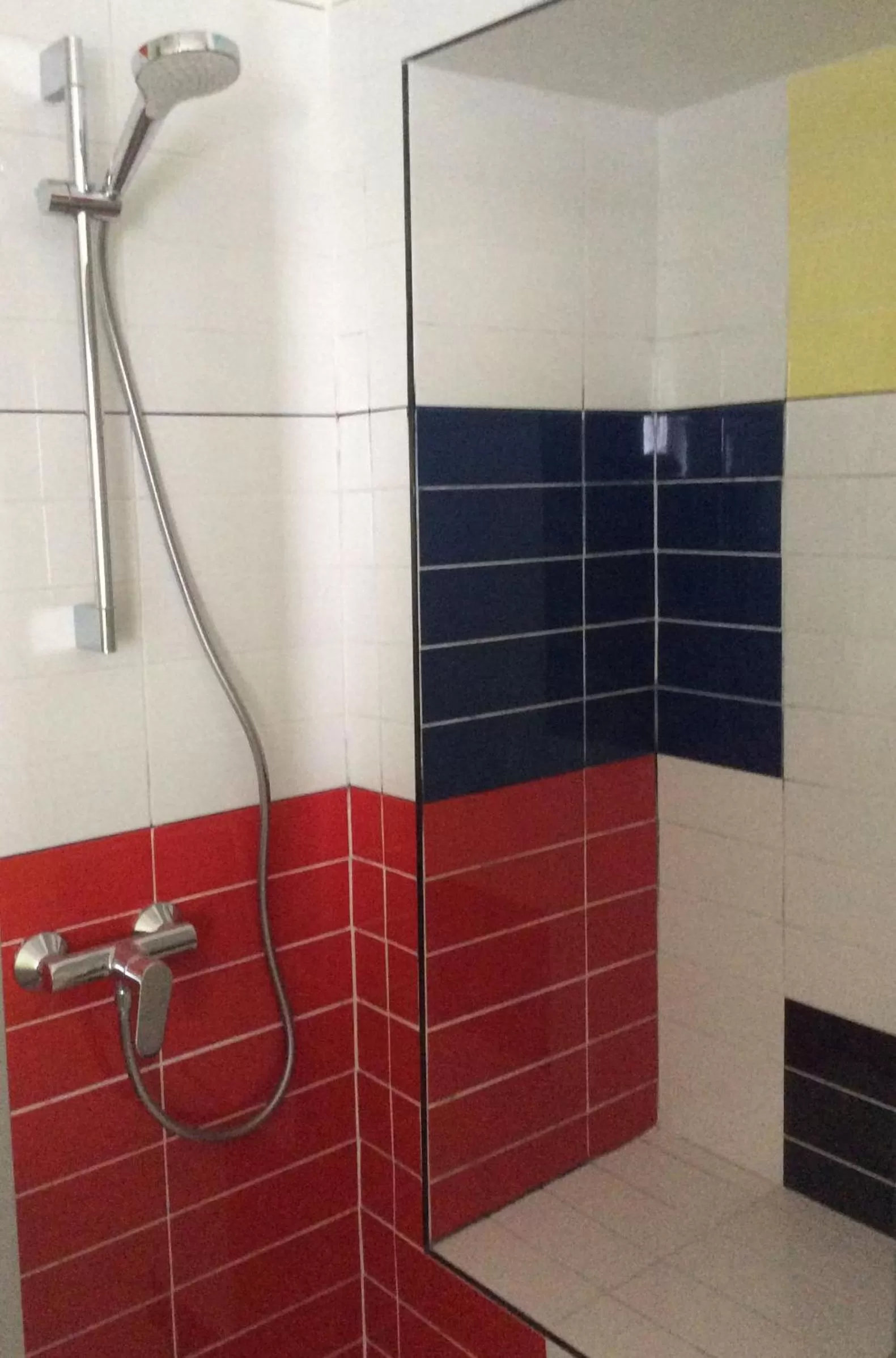 Shower in Art Home BnB