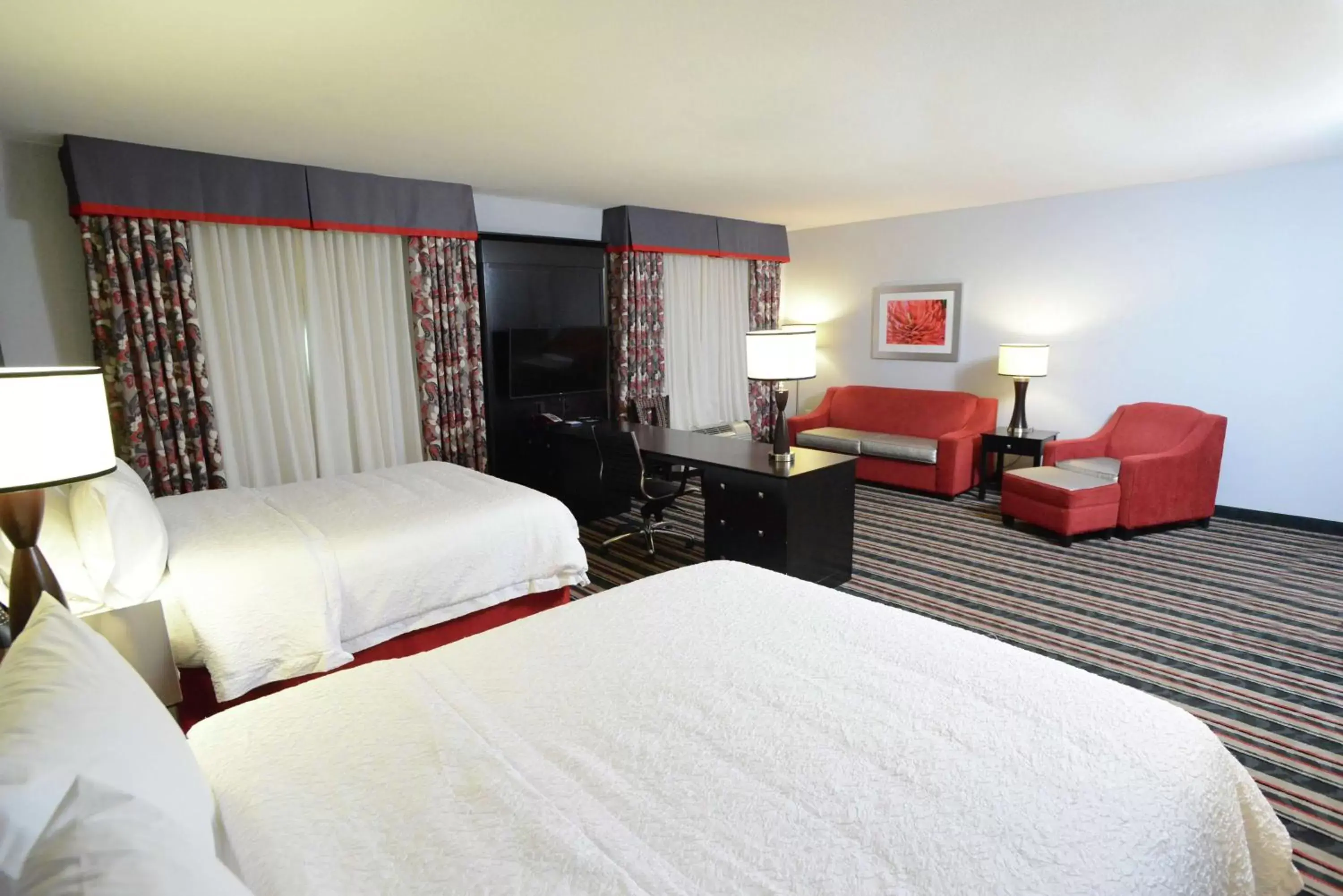 Bedroom, Bed in Hampton Inn & Suites Albany at Albany Mall