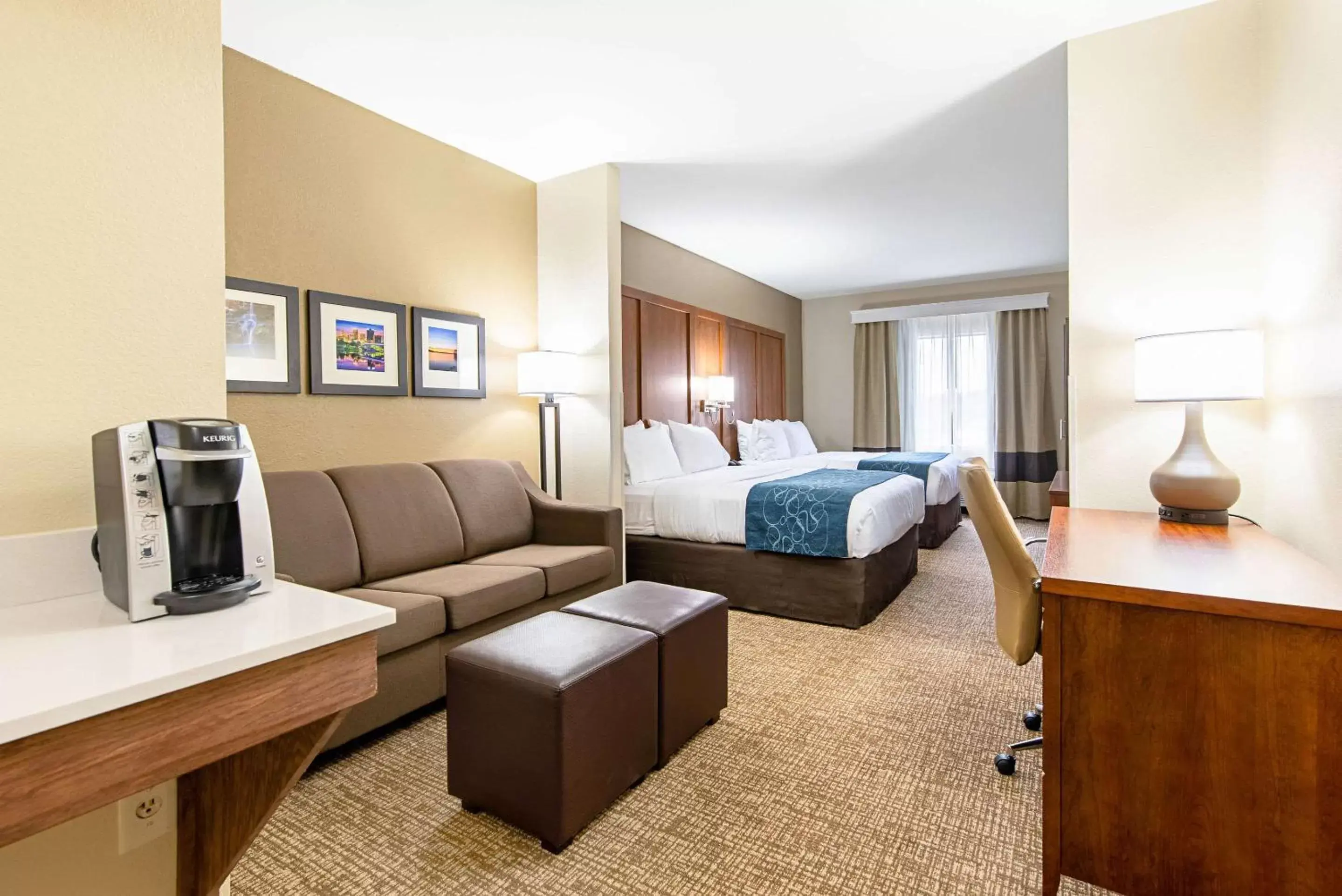 Photo of the whole room, Seating Area in Comfort Inn & Suites Pine Bluff