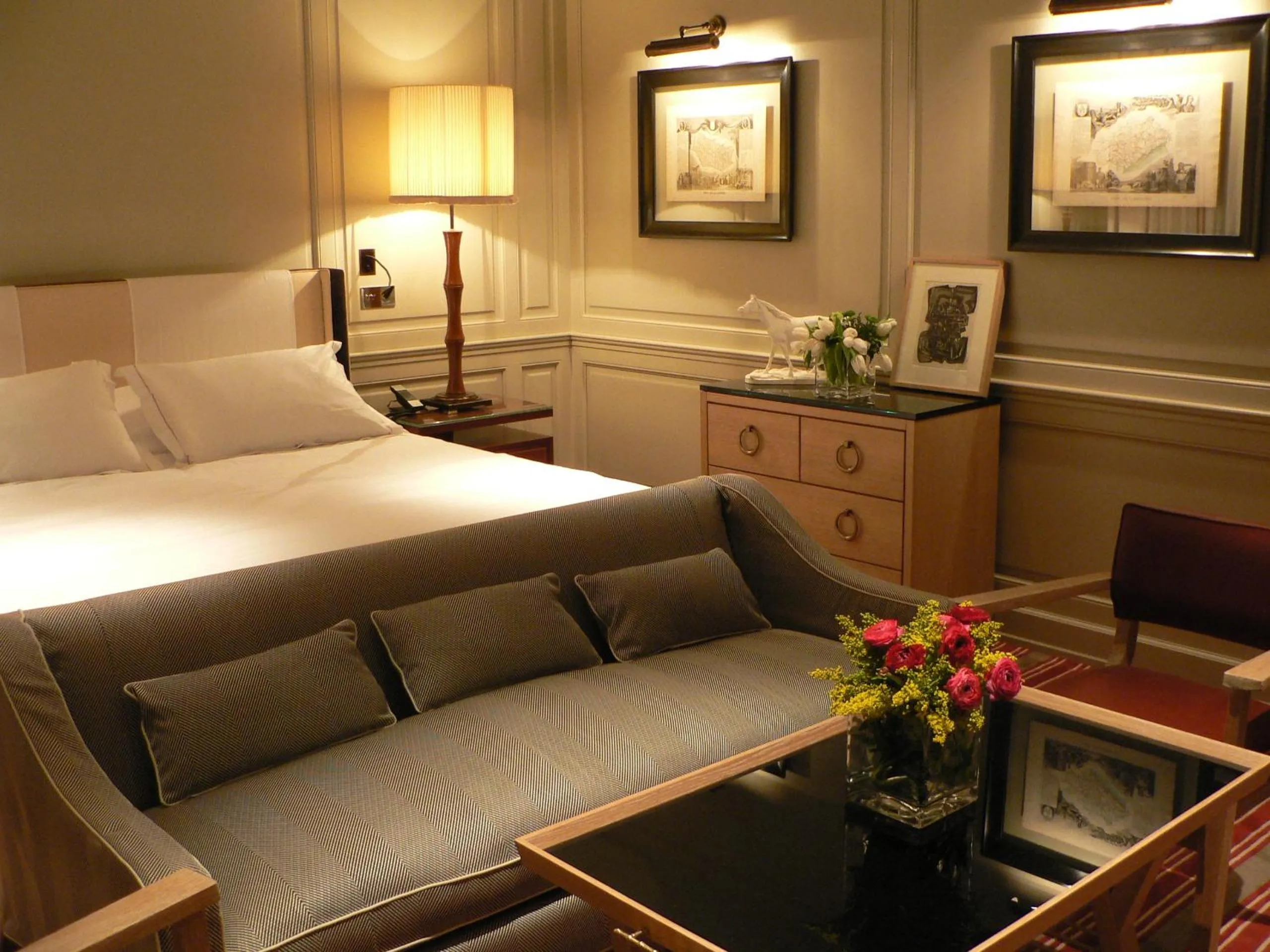 Photo of the whole room, Bed in MARQUIS Faubourg Saint-Honoré - Small Luxury hotels of the World