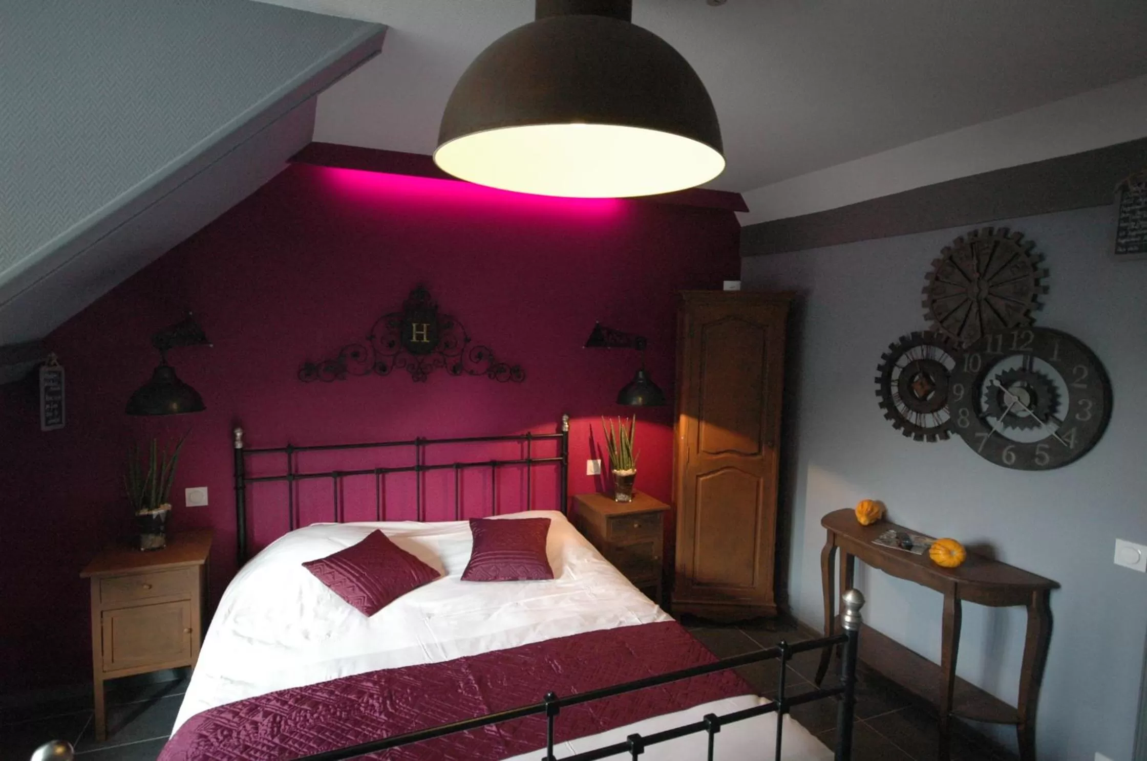 Bed in Hotel restaurant La Pêcherie - Le manoir d'à coté - Les 5 ruches -Logis hôtels