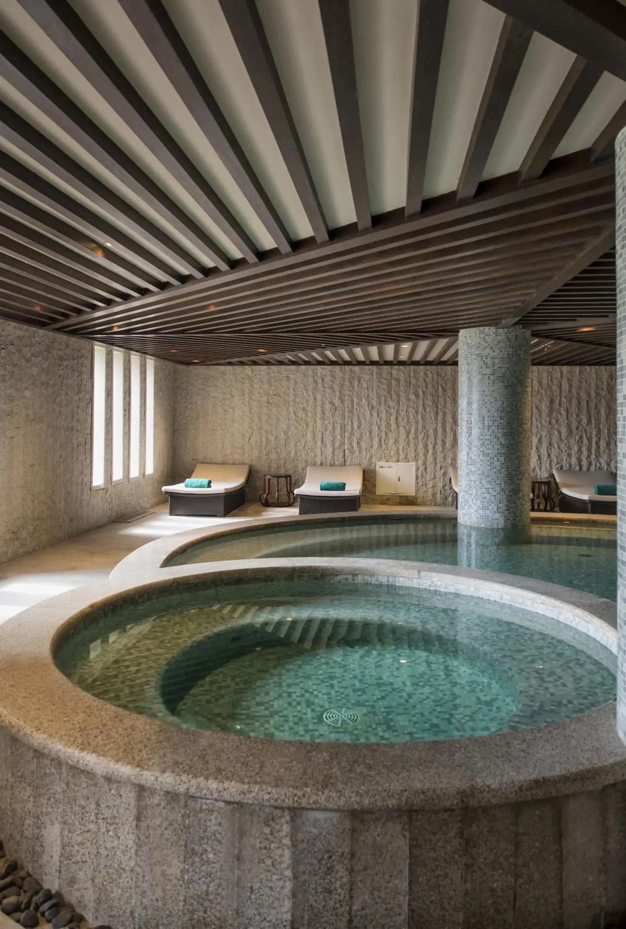 Hot Spring Bath, Swimming Pool in Banyan Tree Chongqing Beibei