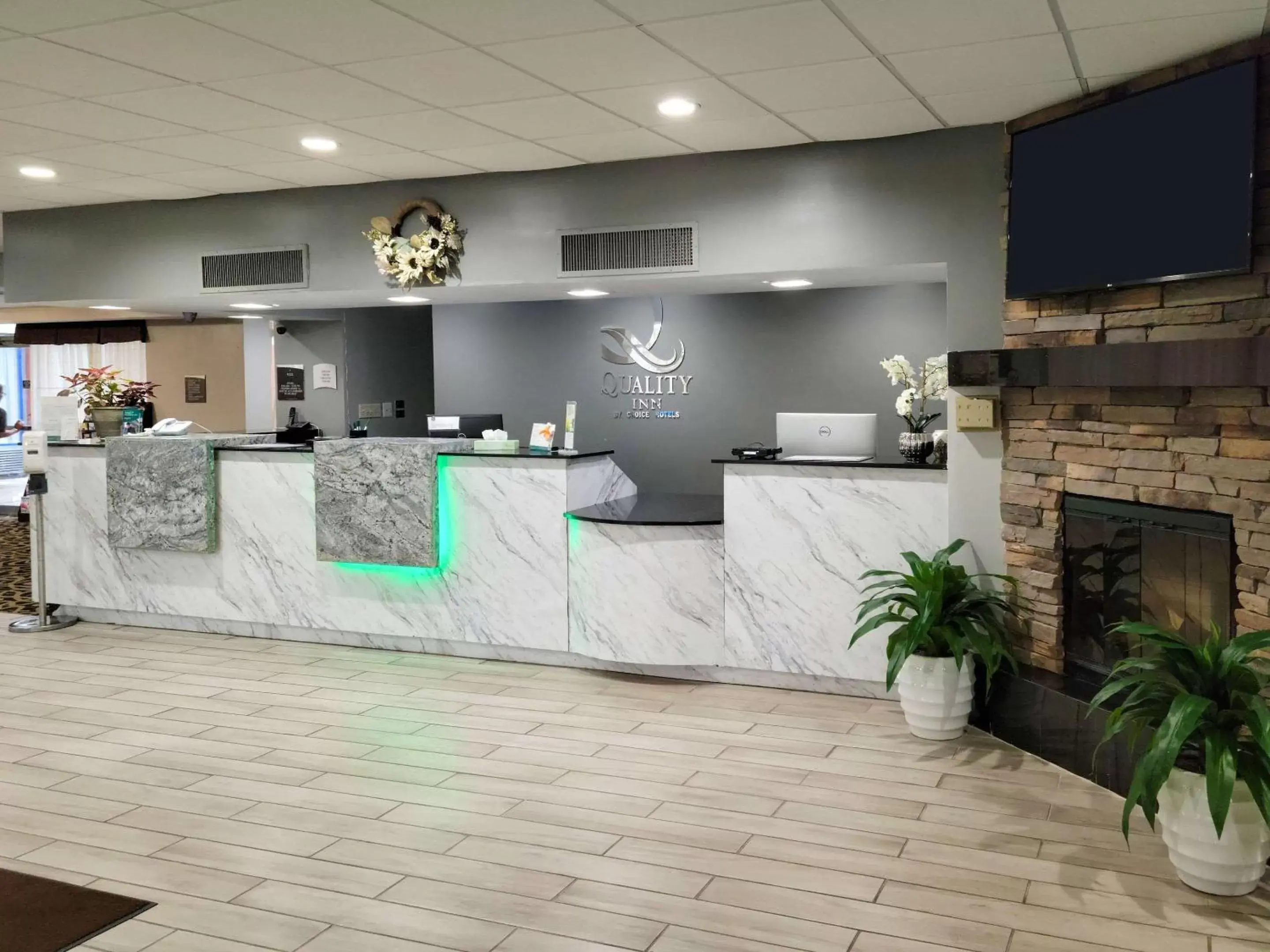 Lobby or reception in Quality Inn Terre Haute University Area