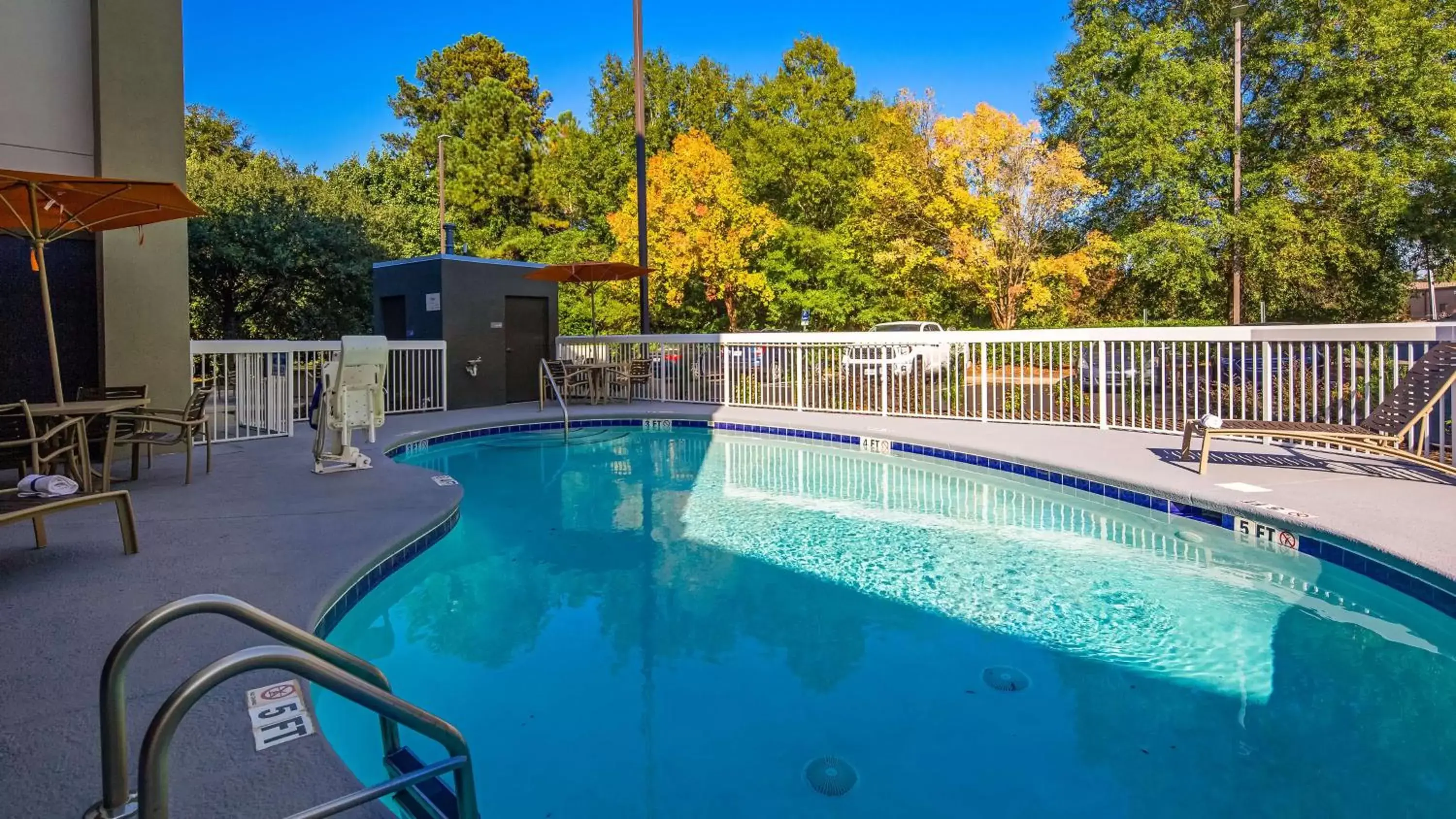 Activities, Swimming Pool in Best Western Plus Lexington Inn