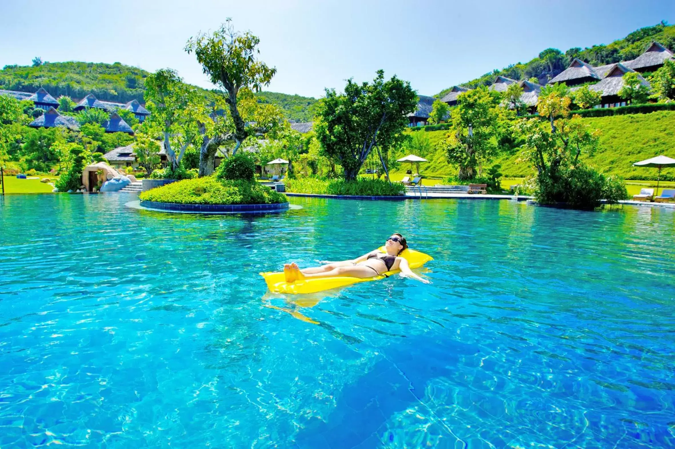 Day, Canoeing in Hon Tam Resort