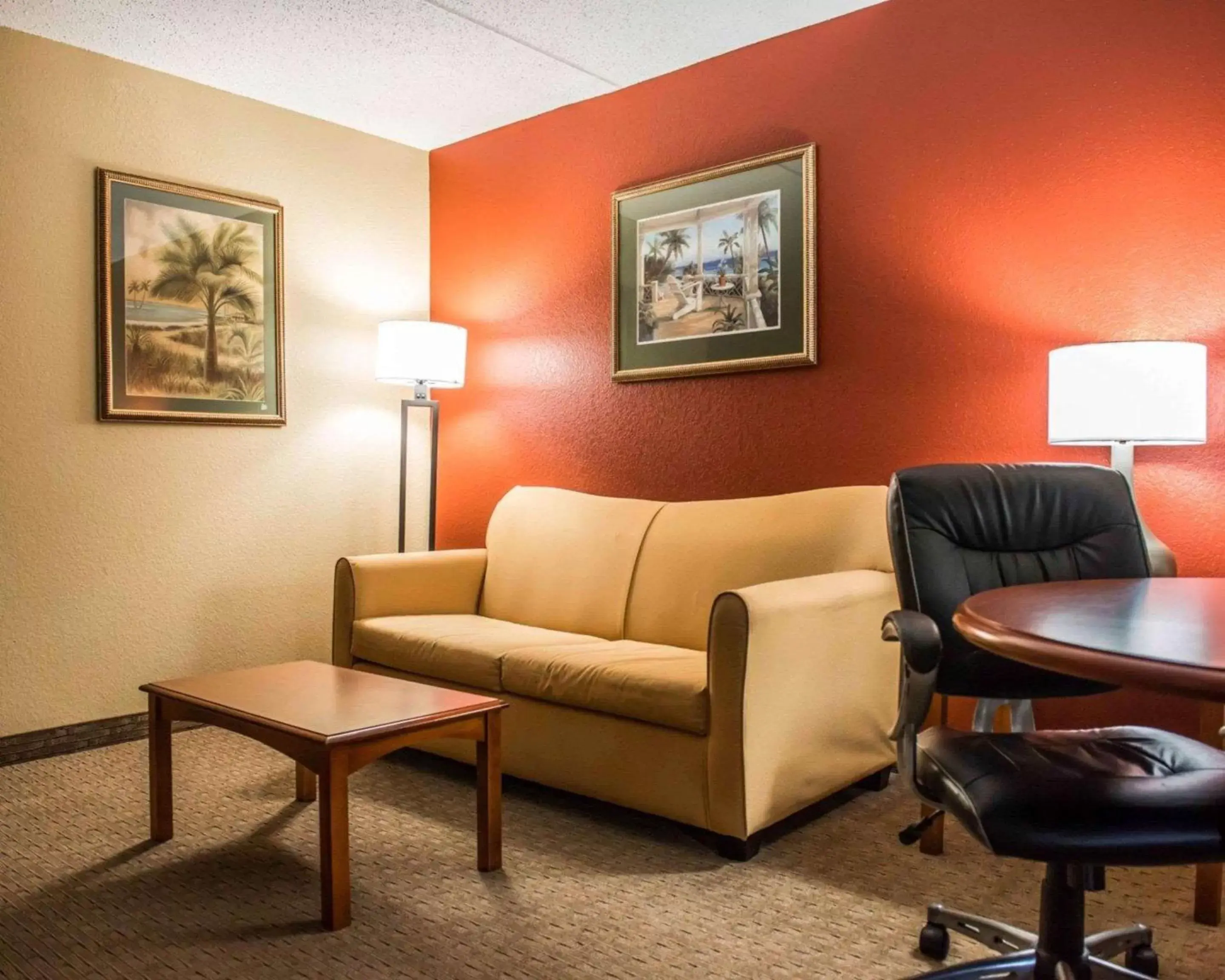 Photo of the whole room, Seating Area in Comfort Inn & Suites Panama City - St Andrew