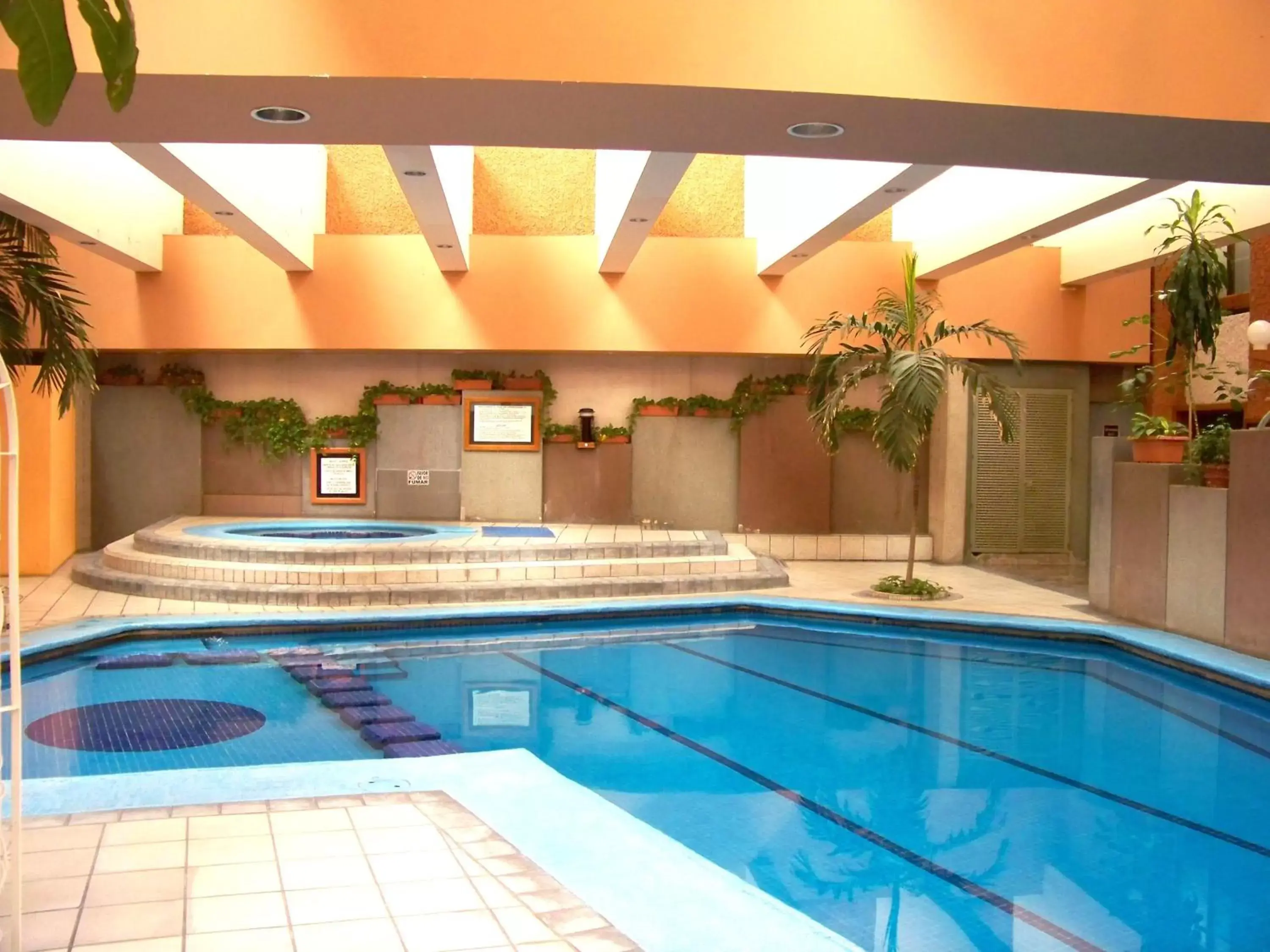 Pool view, Swimming Pool in Country Plaza