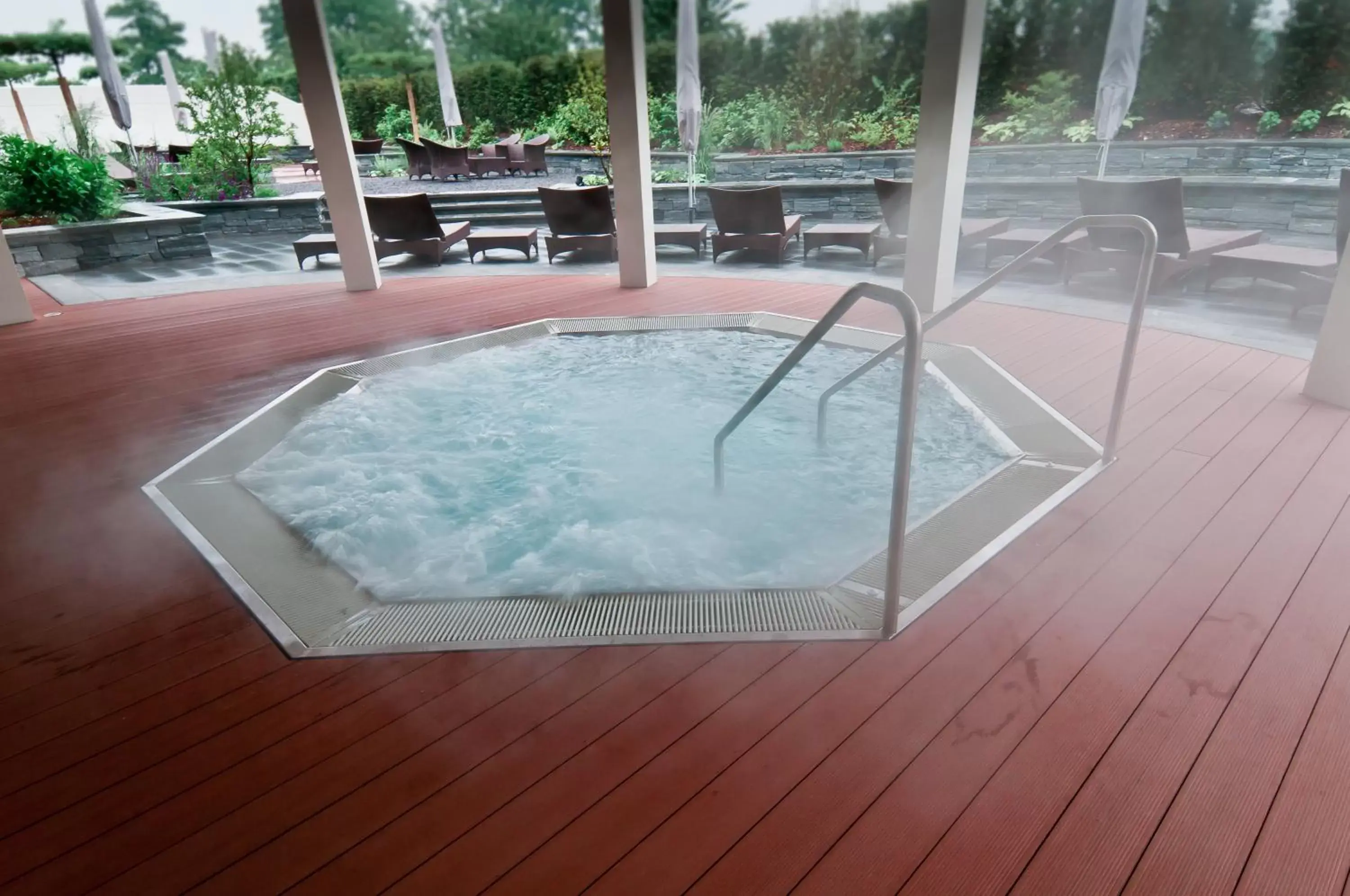 Hot Tub, Swimming Pool in Wellnesshotel Golf Panorama