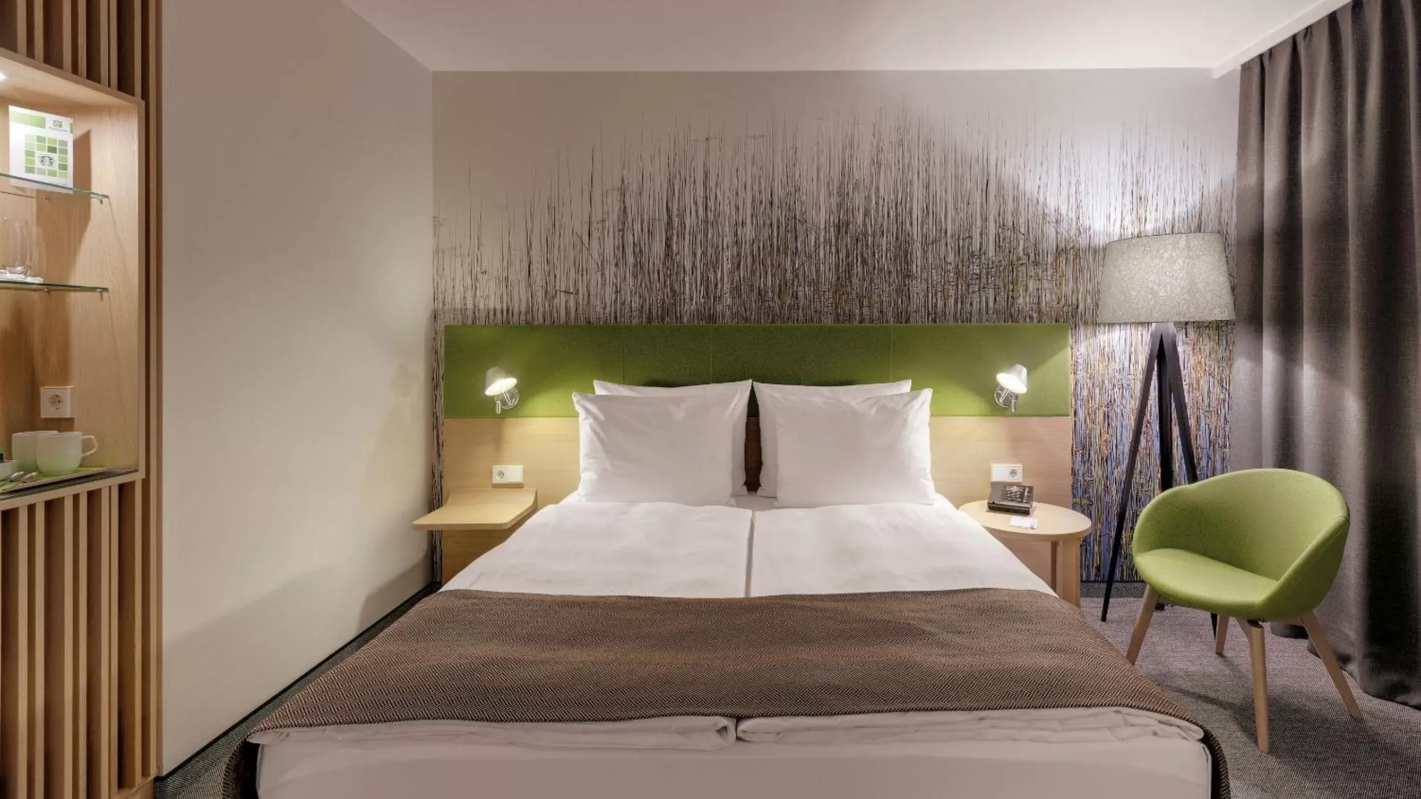 Bed in Holiday Inn Frankfurt - Alte Oper, an IHG Hotel