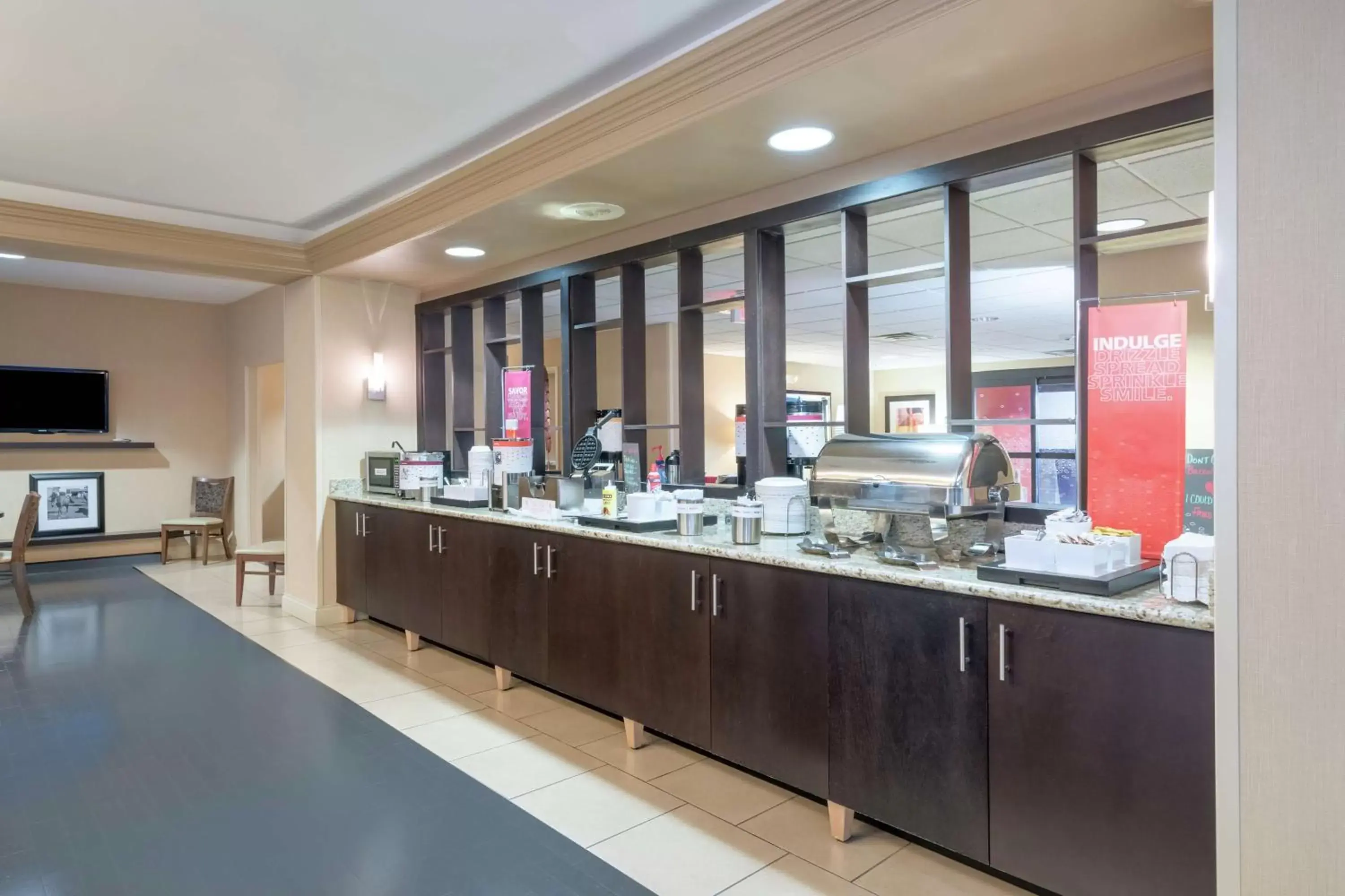 Breakfast, Restaurant/Places to Eat in Hampton Inn Corydon