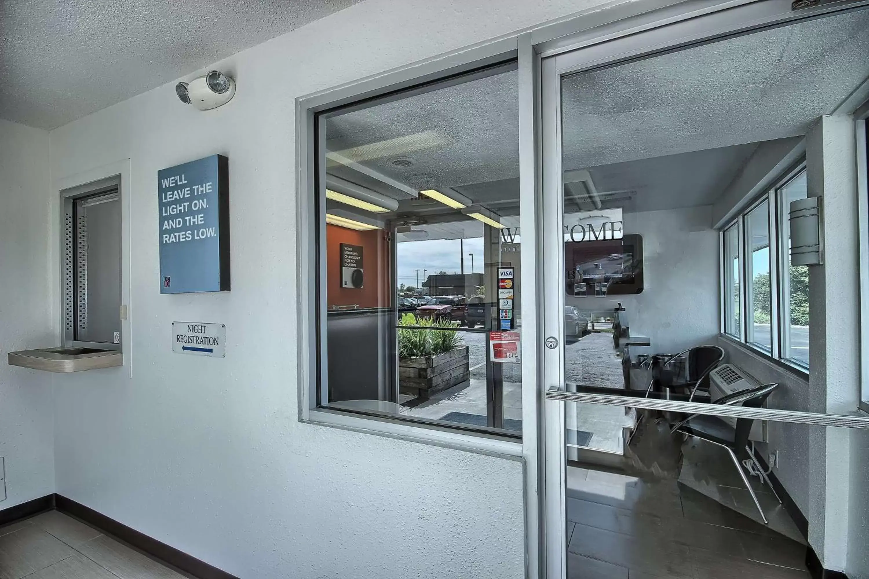 Communal lounge/ TV room, Lobby/Reception in Motel 6-Lima, OH